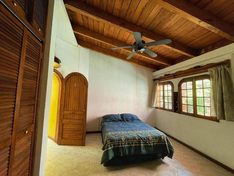 One-Bedroom House photo 1