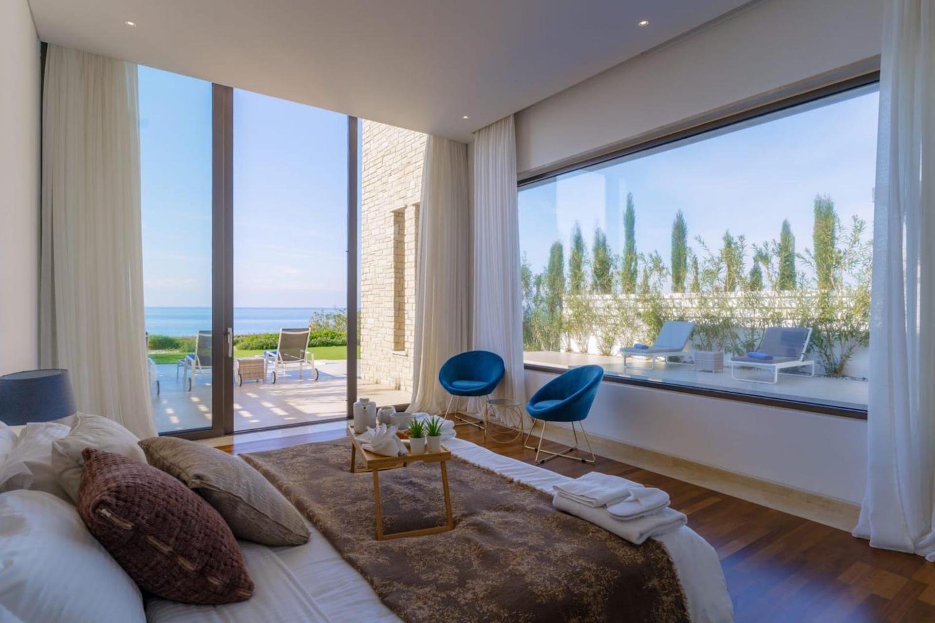 Six-Bedroom Villa  photo 1