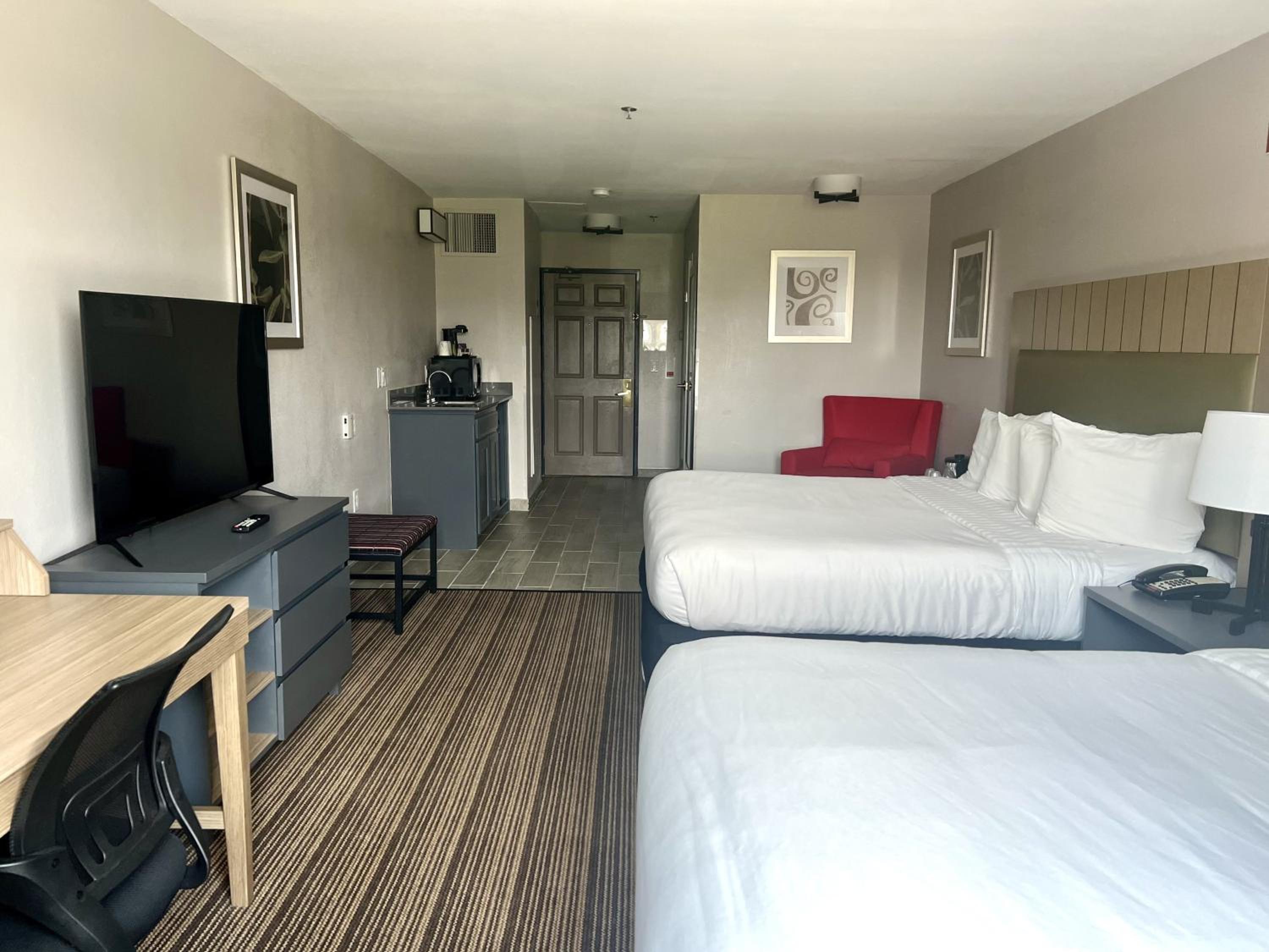 Studio Suite with Two Queen Beds - Non-Smoking photo 1