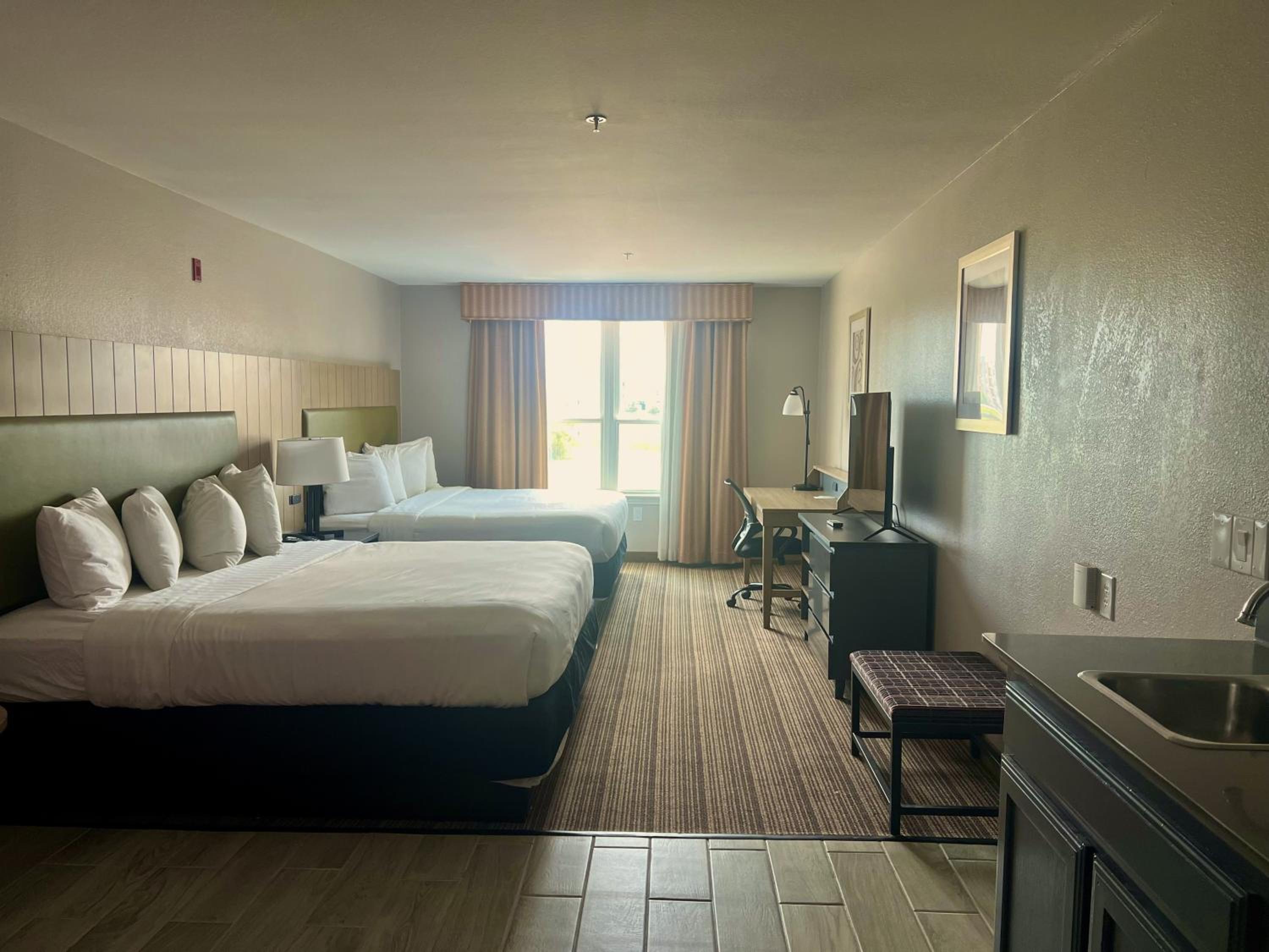 Studio Suite with Two Queen Beds - Non-Smoking photo 3