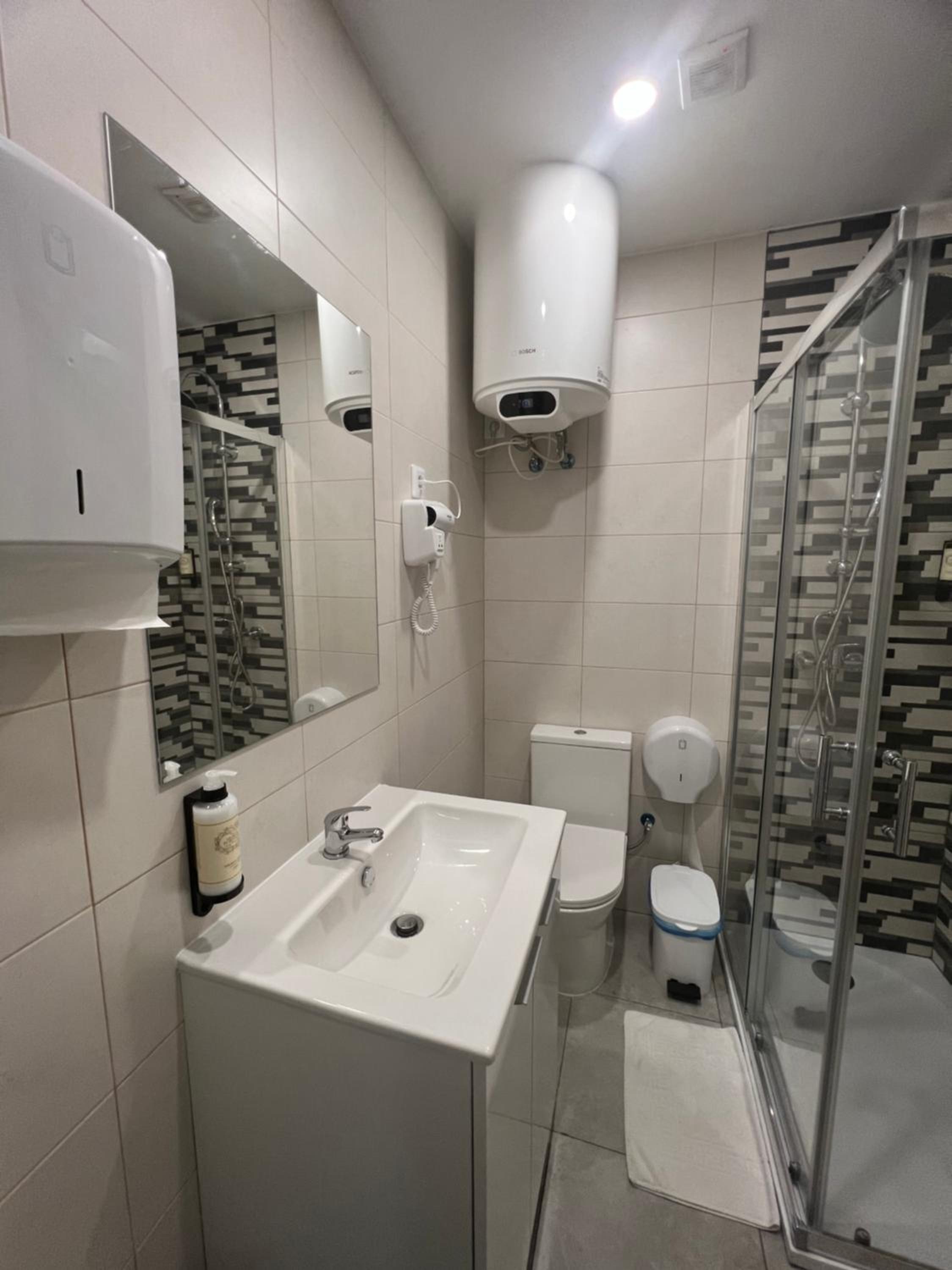 Single Room with Shared Bathroom photo 2