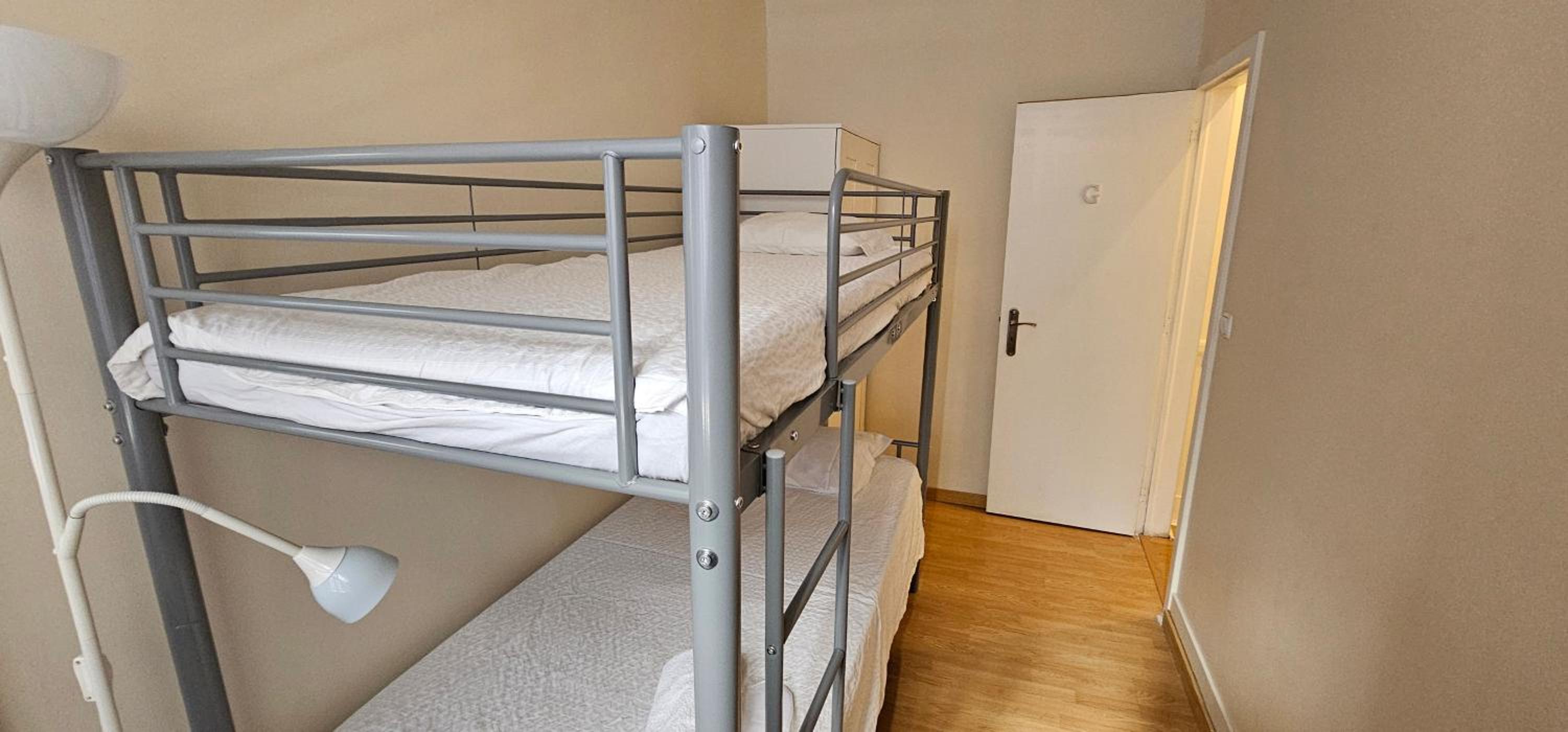 Economy Twin Room - Photo 22