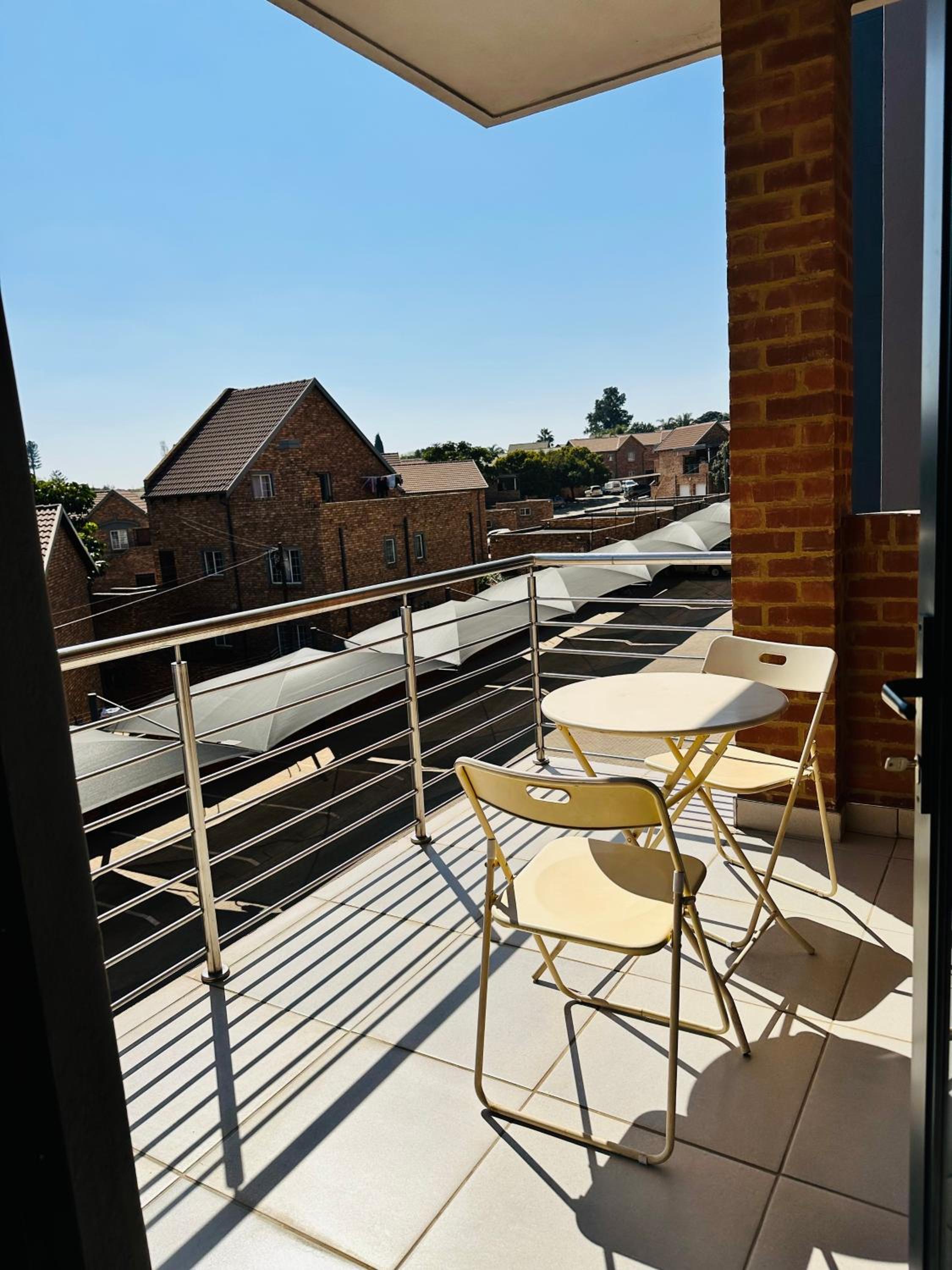 One-Bedroom Apartment with Balcony photo 3