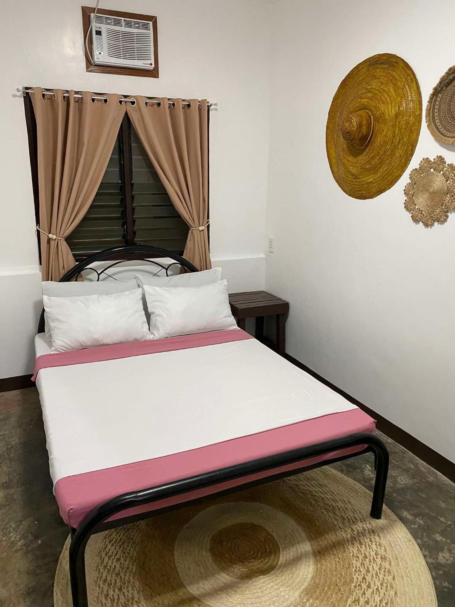 Budget Double Room photo 2
