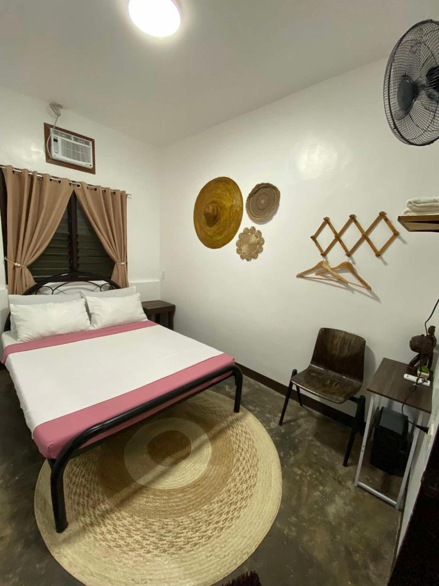 Budget Double Room photo 3