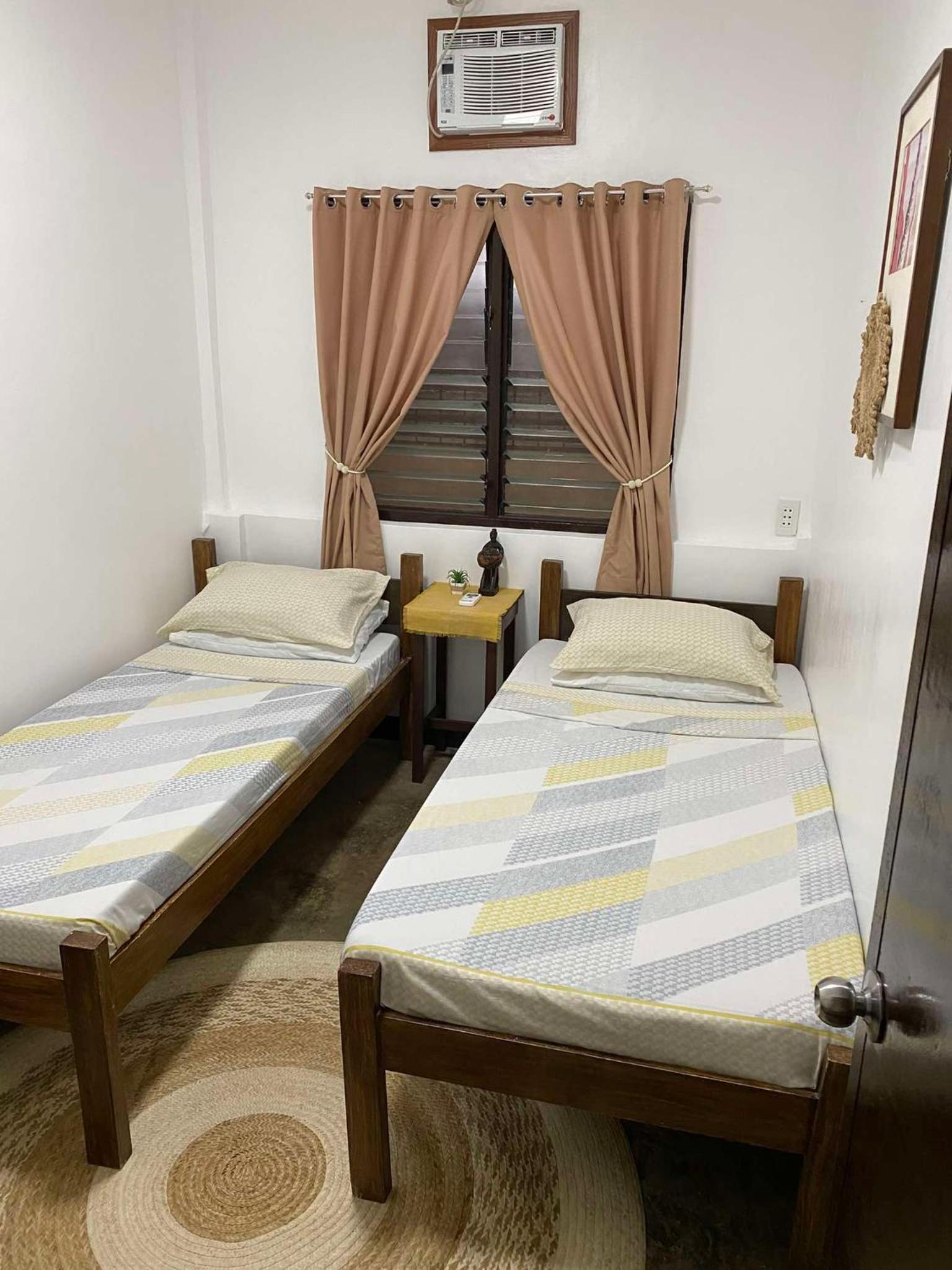 Budget Twin Room photo 2