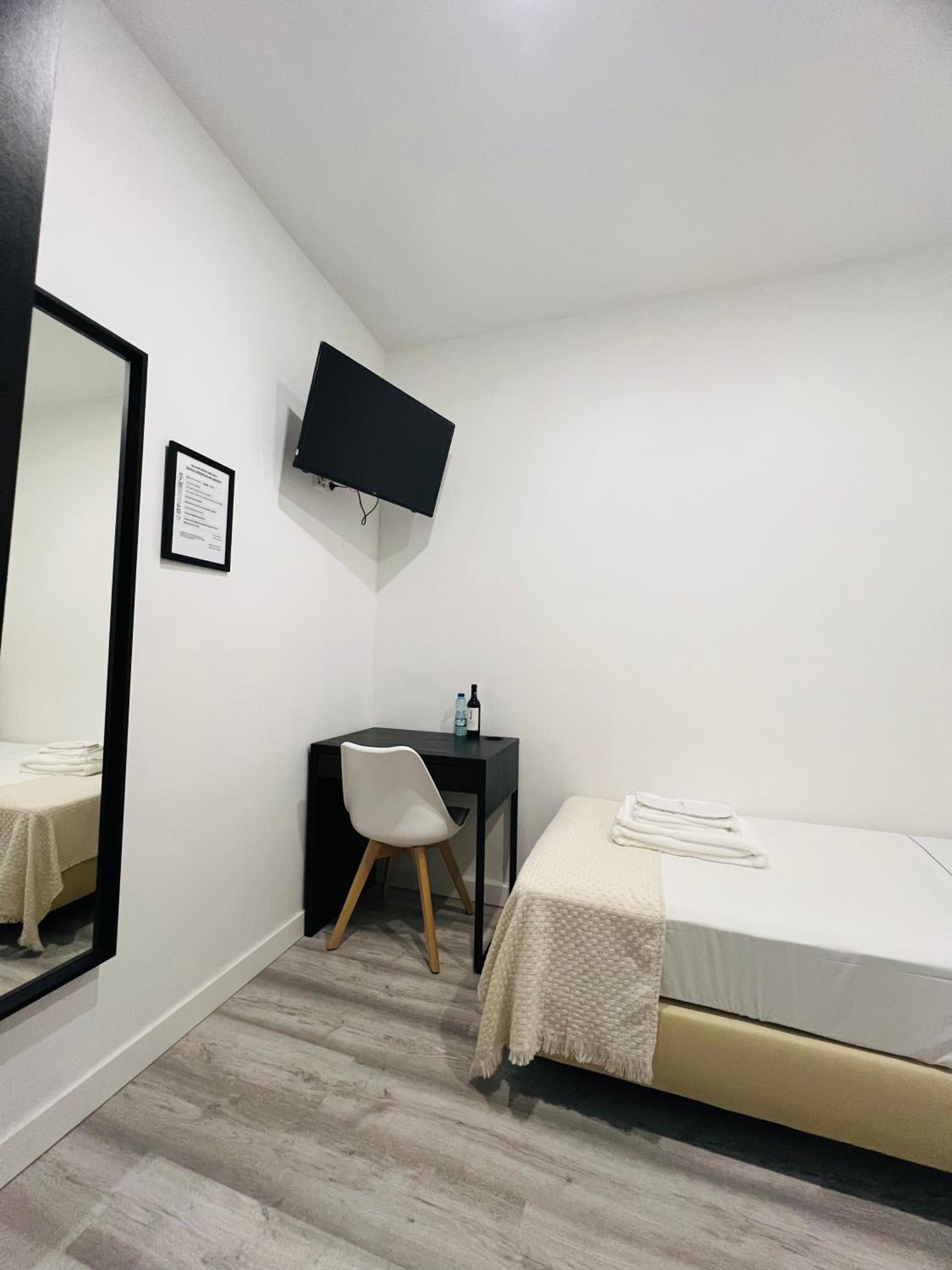 Budget Single Room photo 2