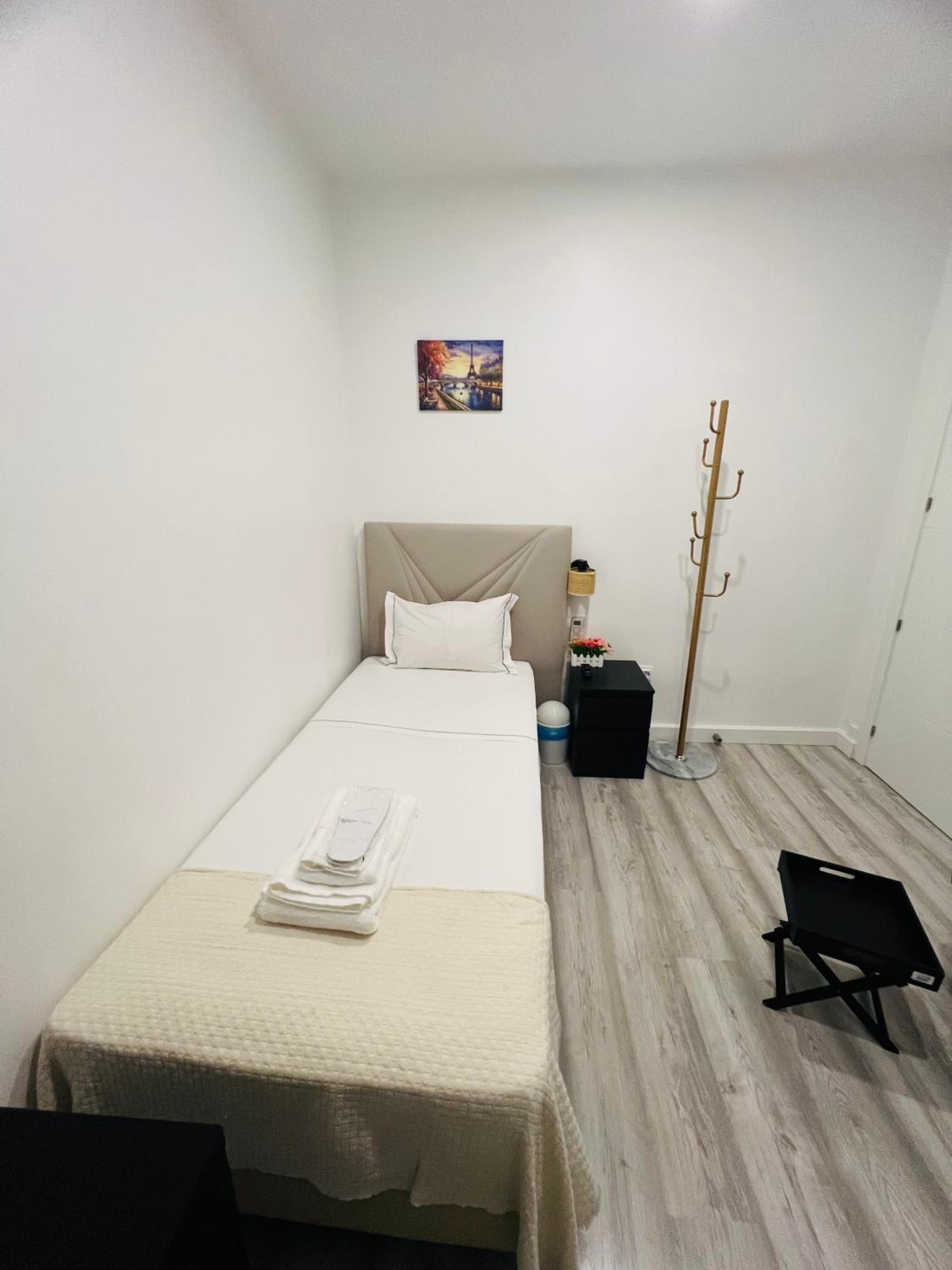 Budget Single Room photo 3