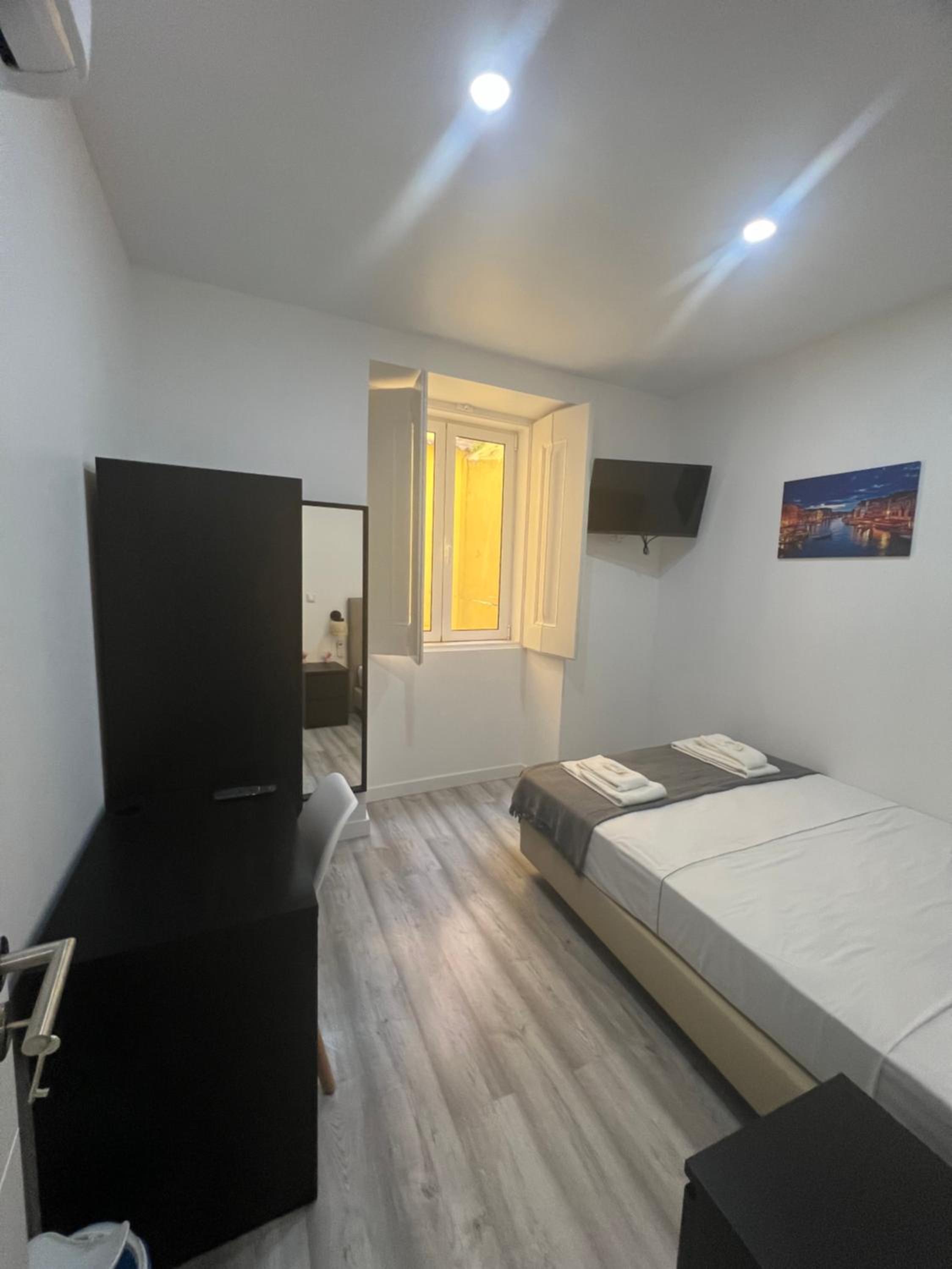 Standard Double Room with Shared Bathroom photo 1