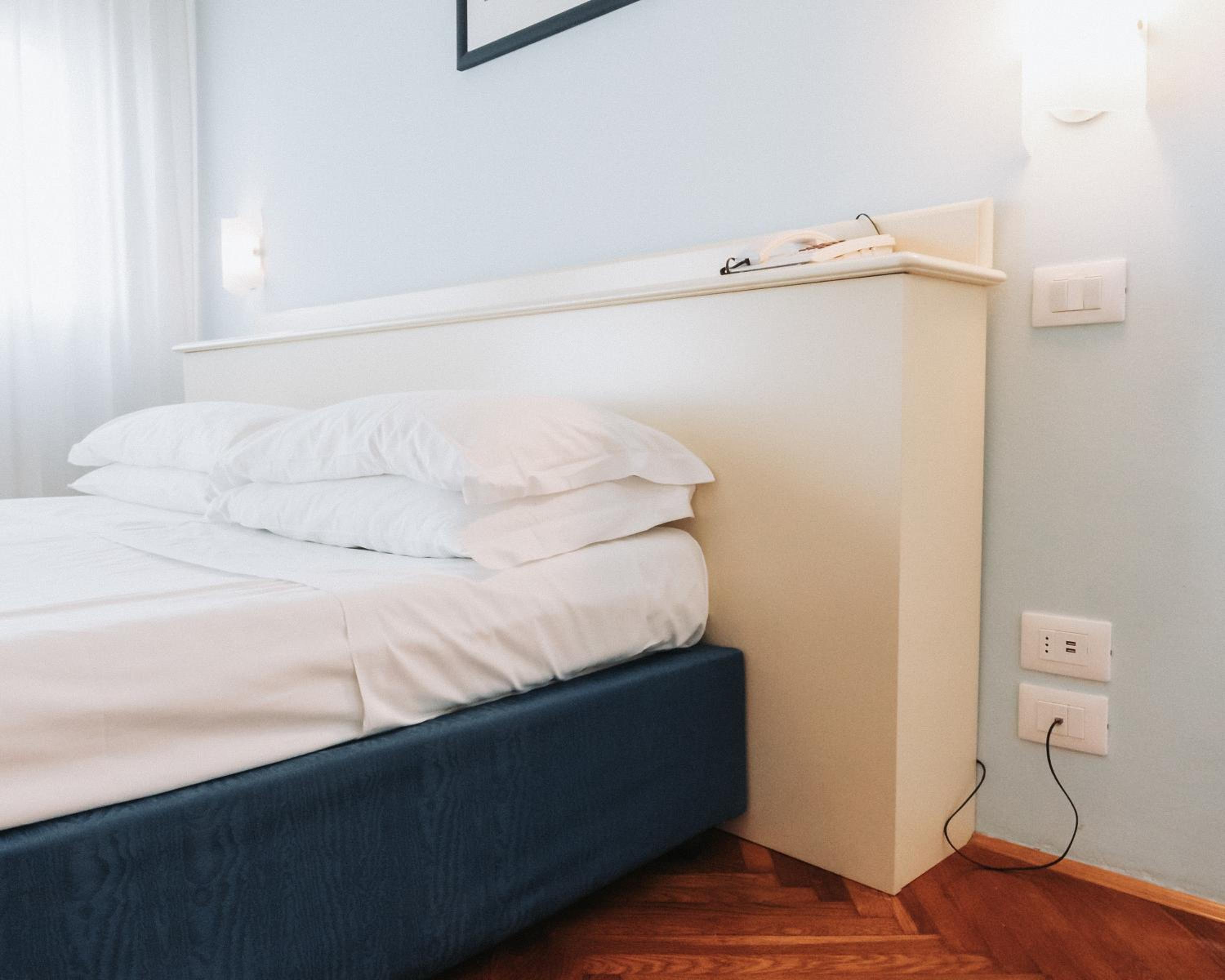 Double or Twin Room - Photo 10