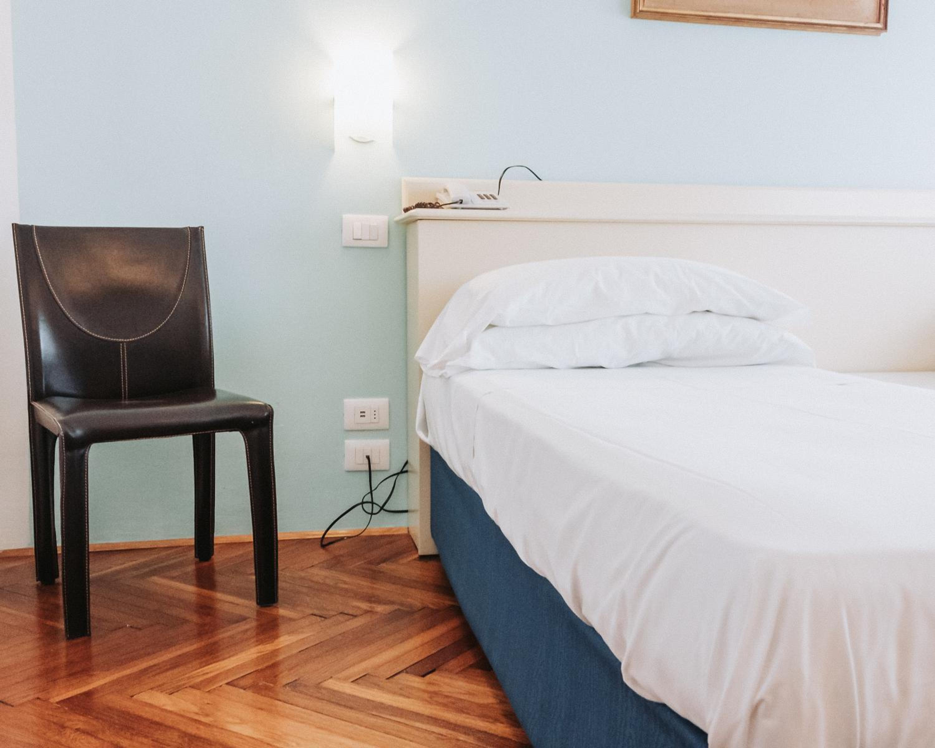 Double or Twin Room - Photo 11