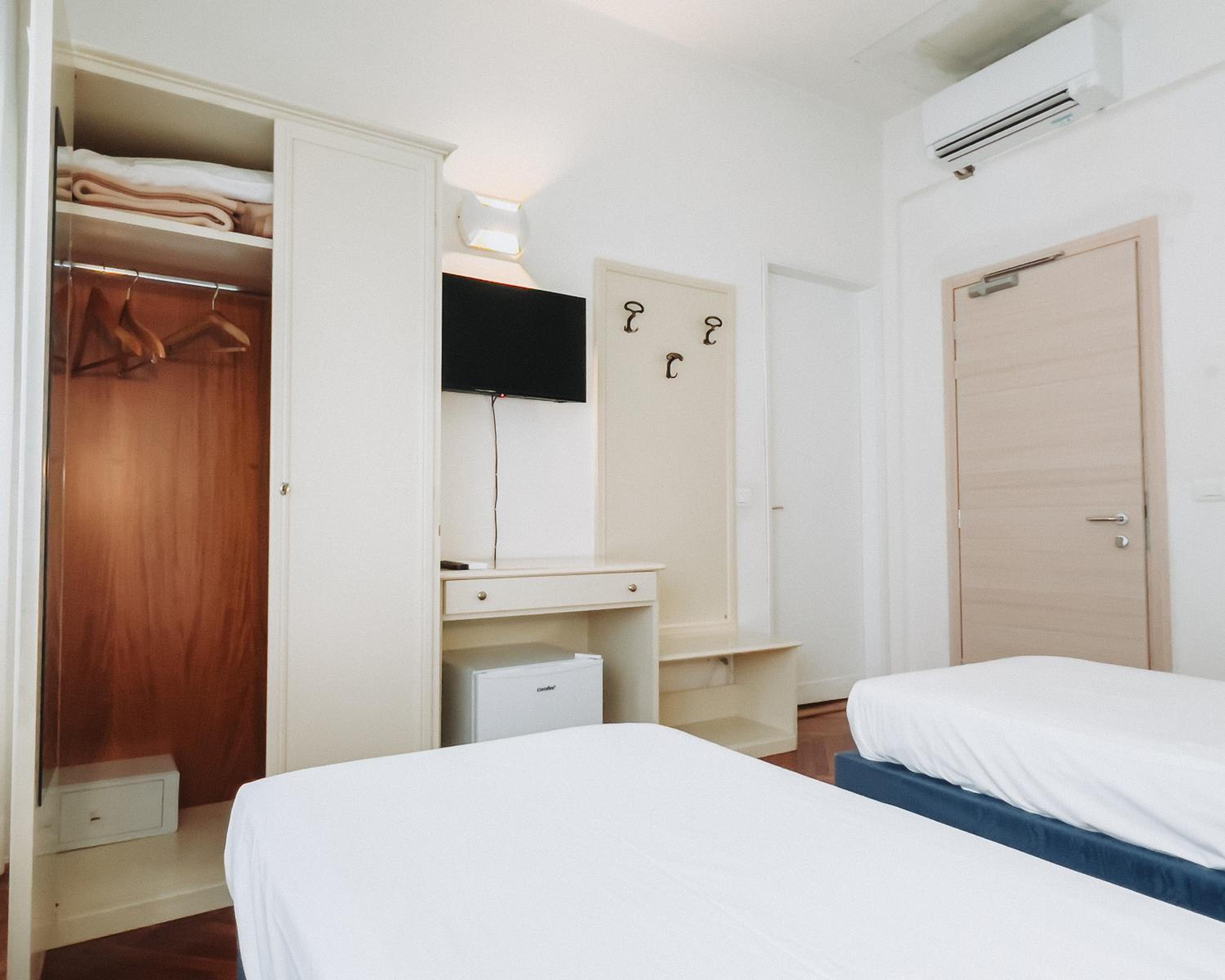 Double or Twin Room - Photo 5