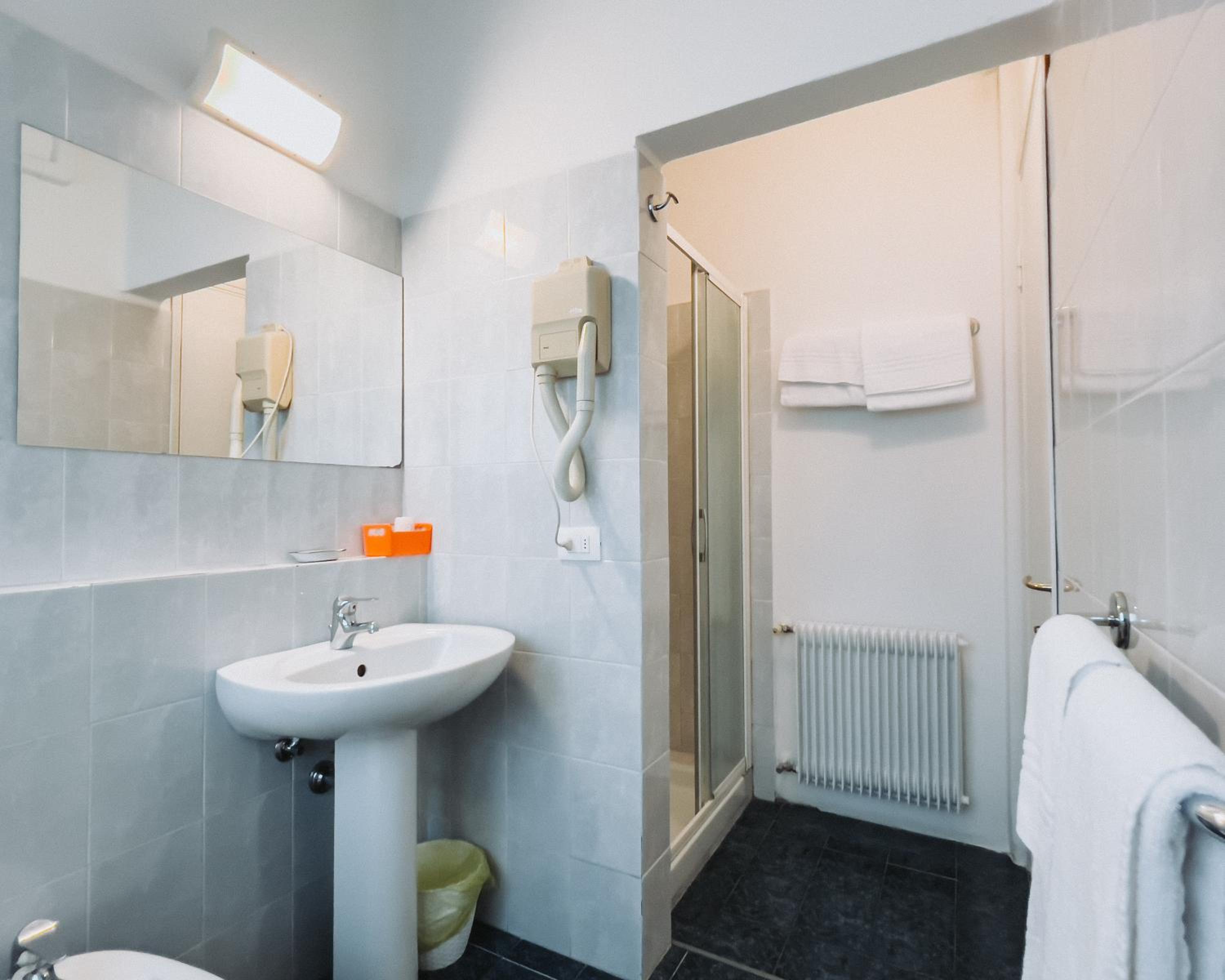 Double or Twin Room - Photo 8