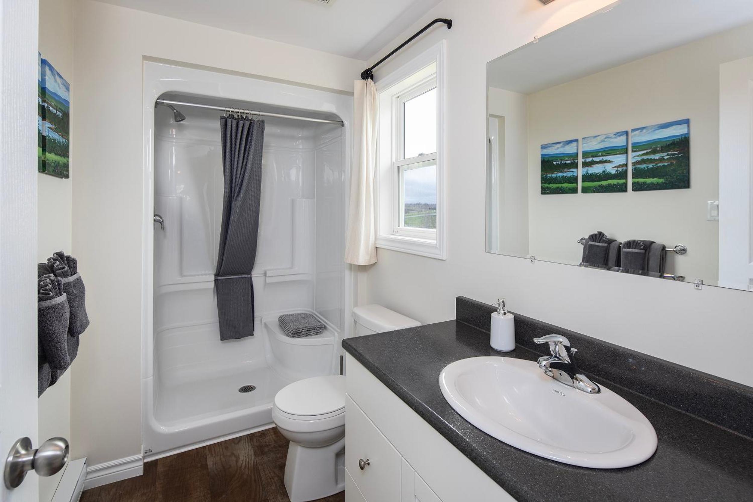 Deluxe One-Bedroom Apartment With Harbour View photo 2