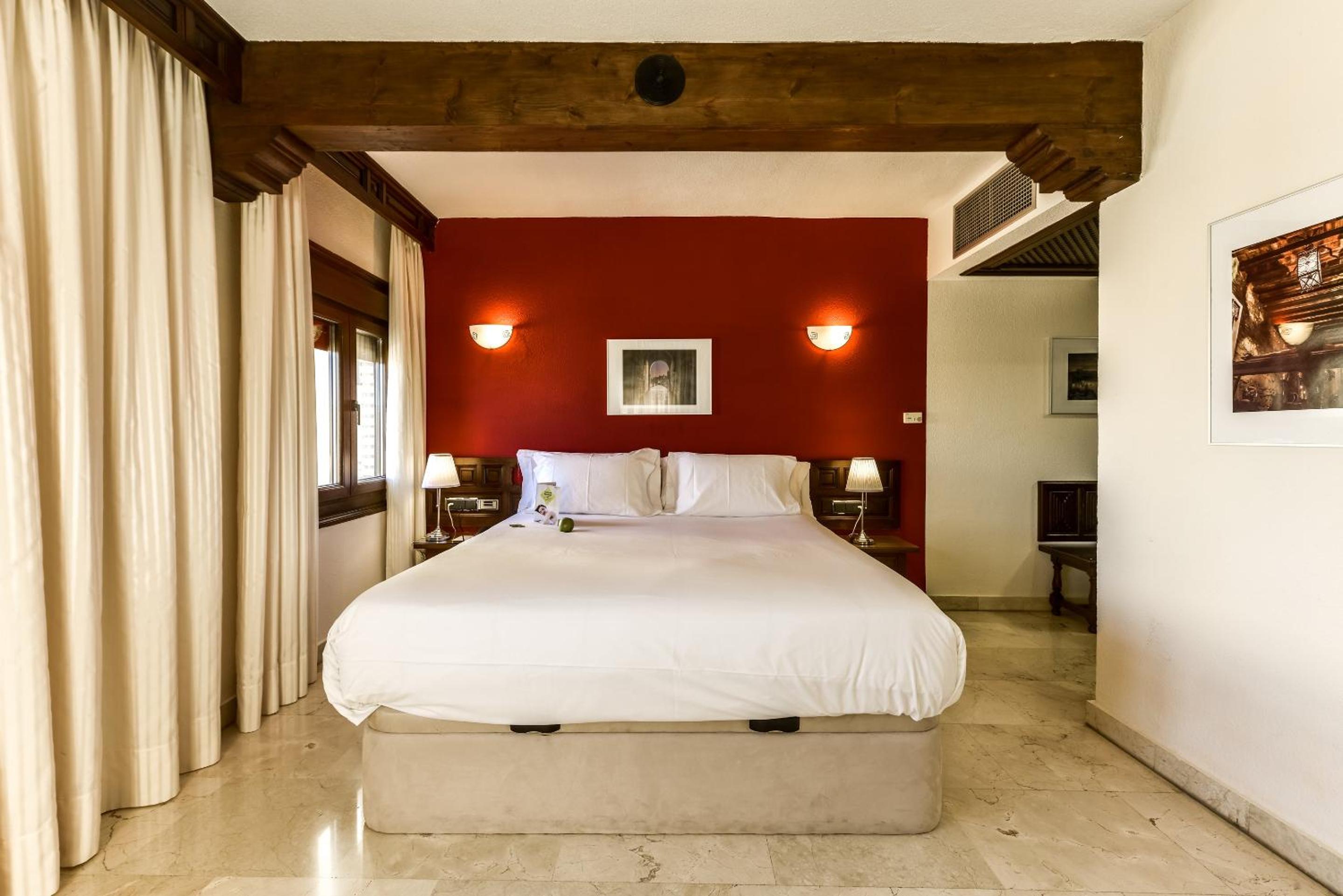 Large Double Room - Photo 7