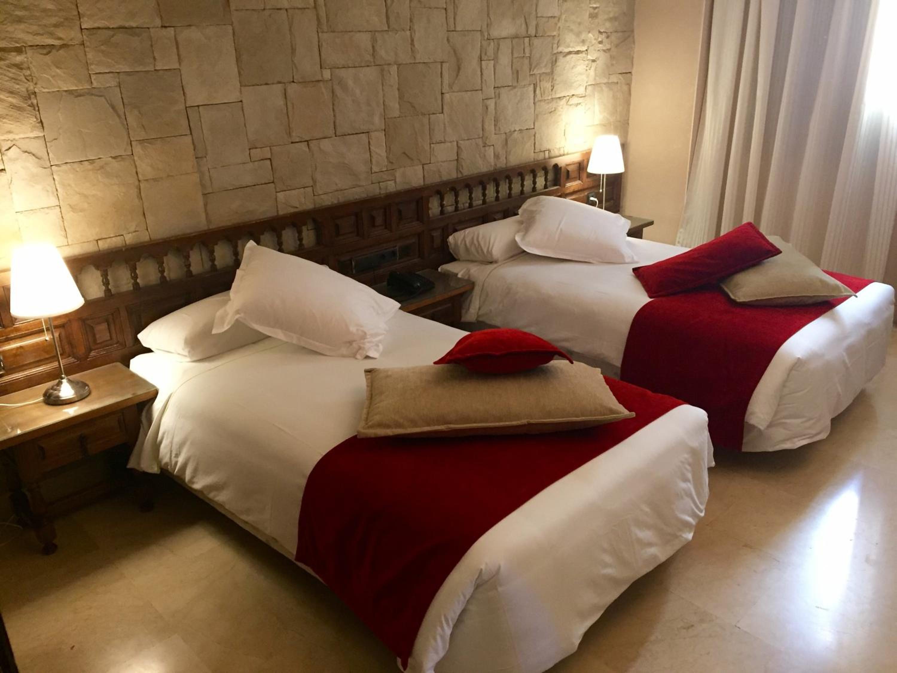 Twin Room - Photo 9
