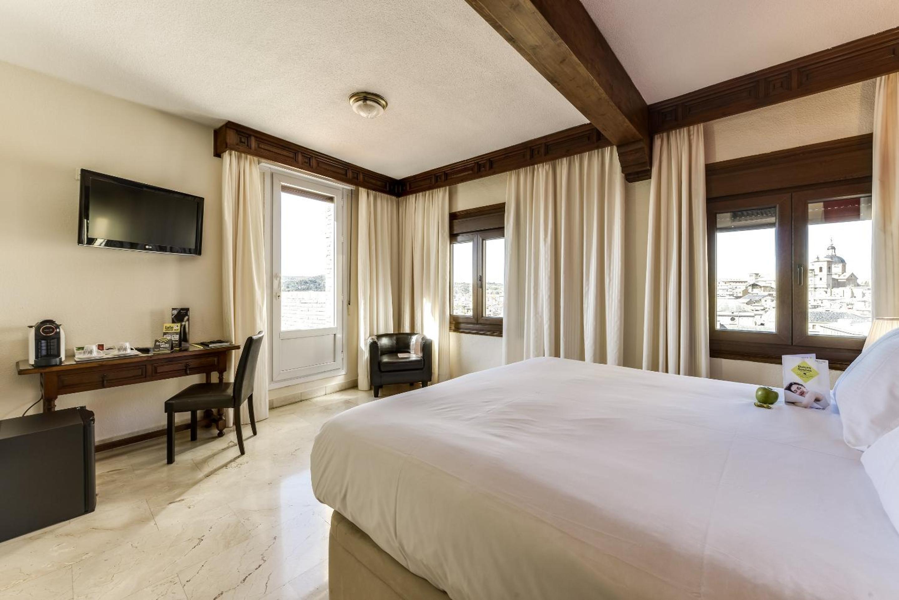 Large Double Room - Photo 6