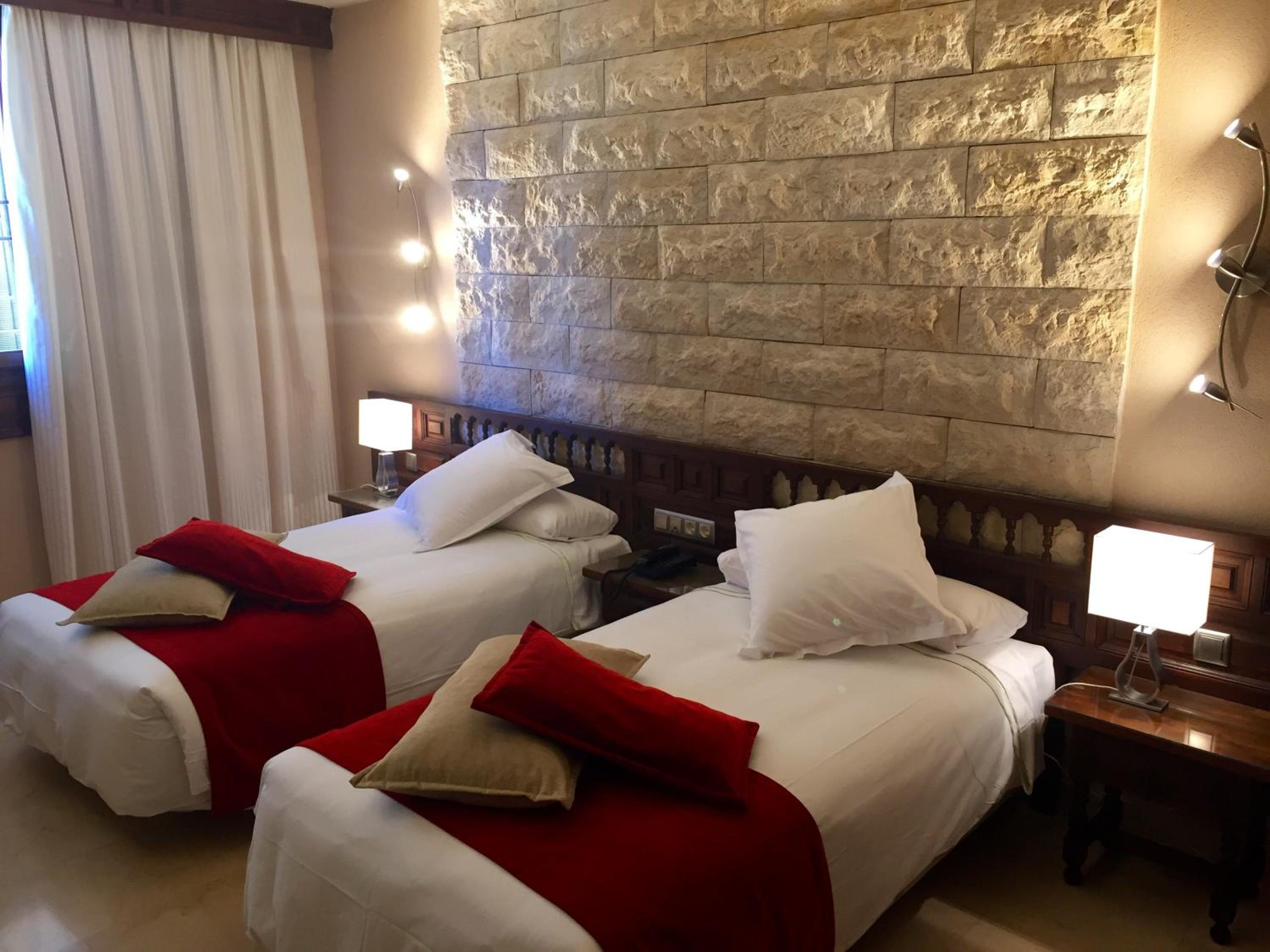 Twin Room - Photo 5