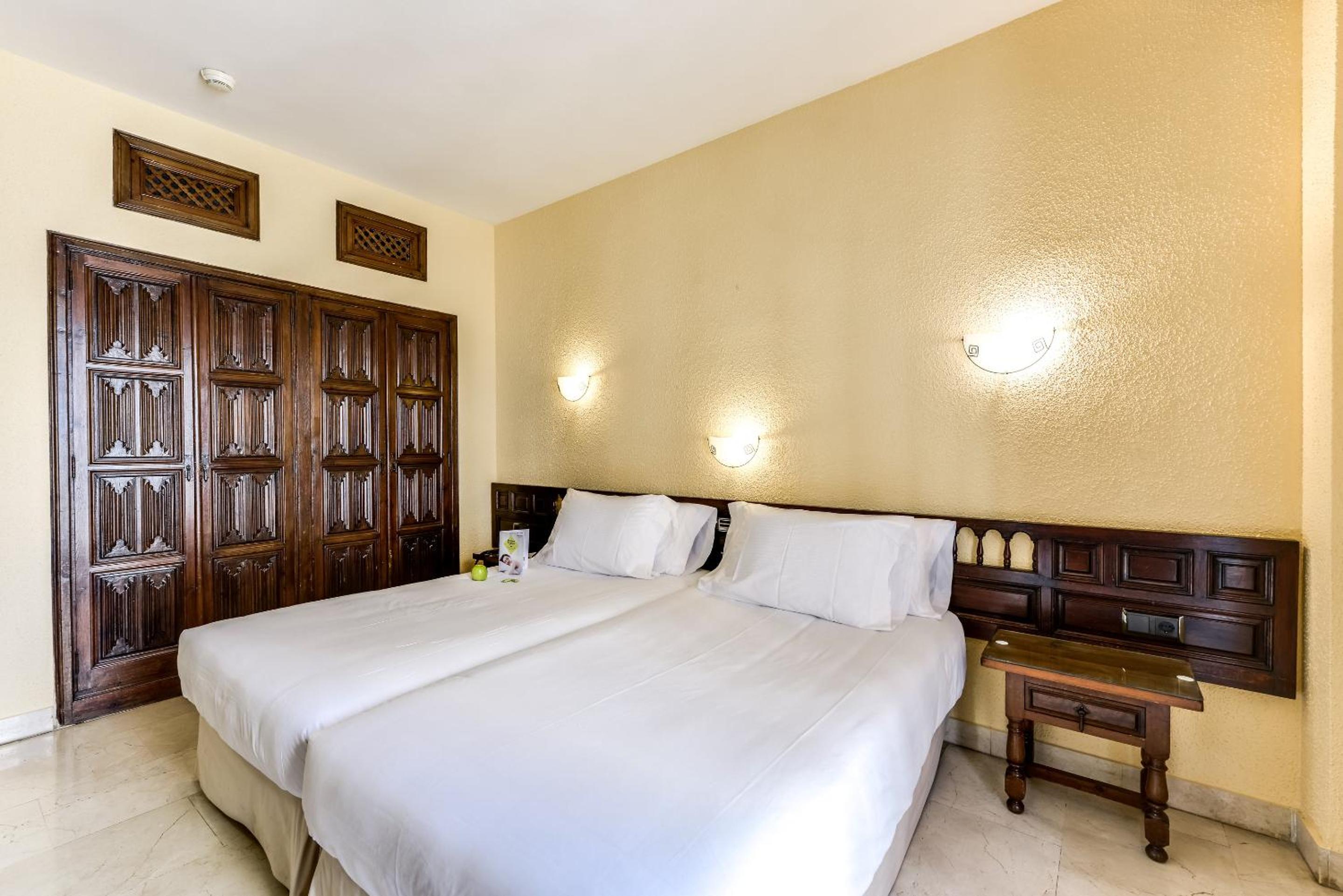 Twin Room - Photo 2