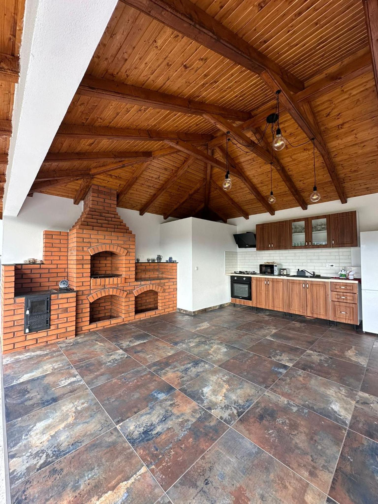 Seven-Bedroom House photo 3