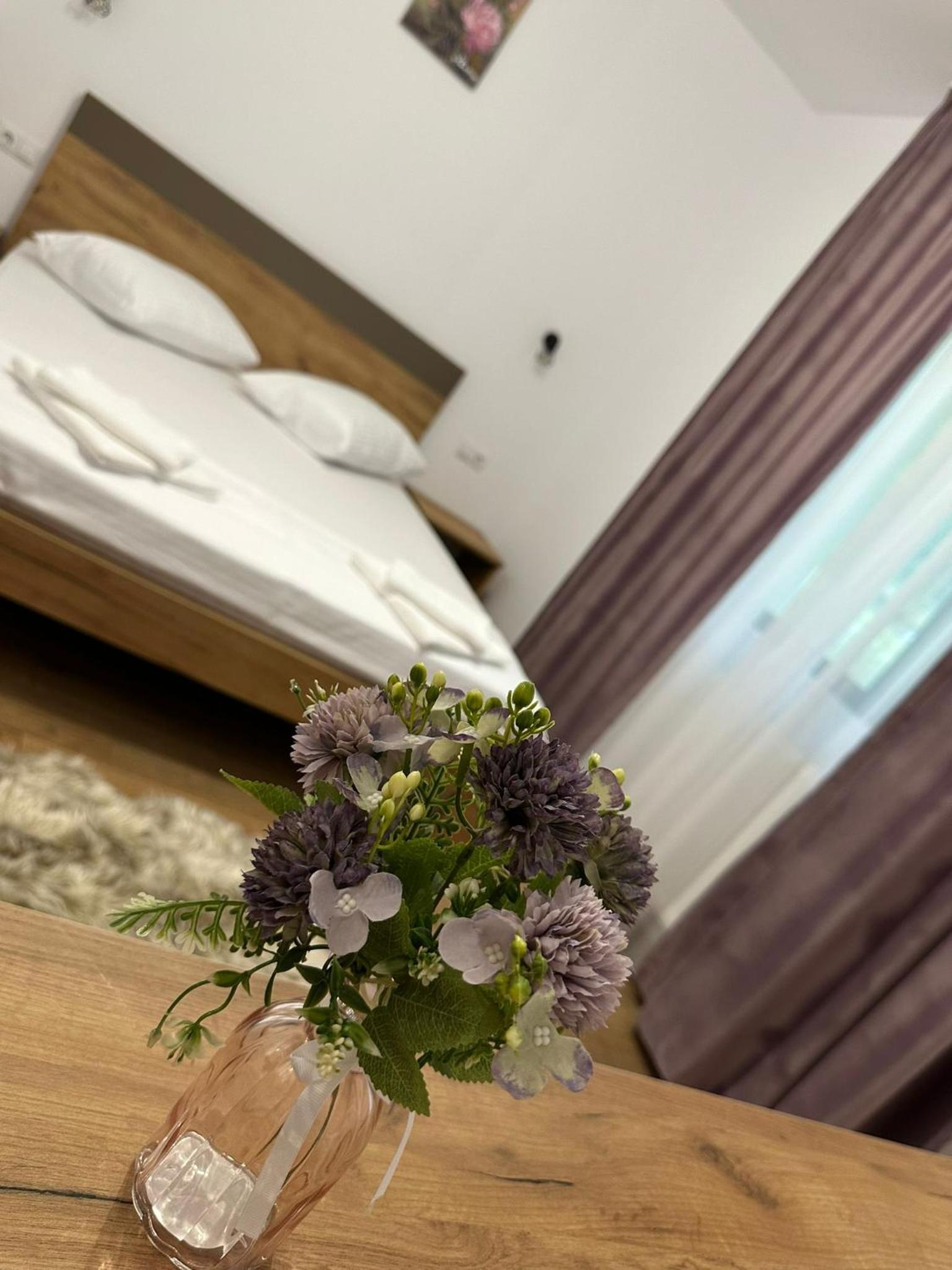 Seven-Bedroom House photo 1