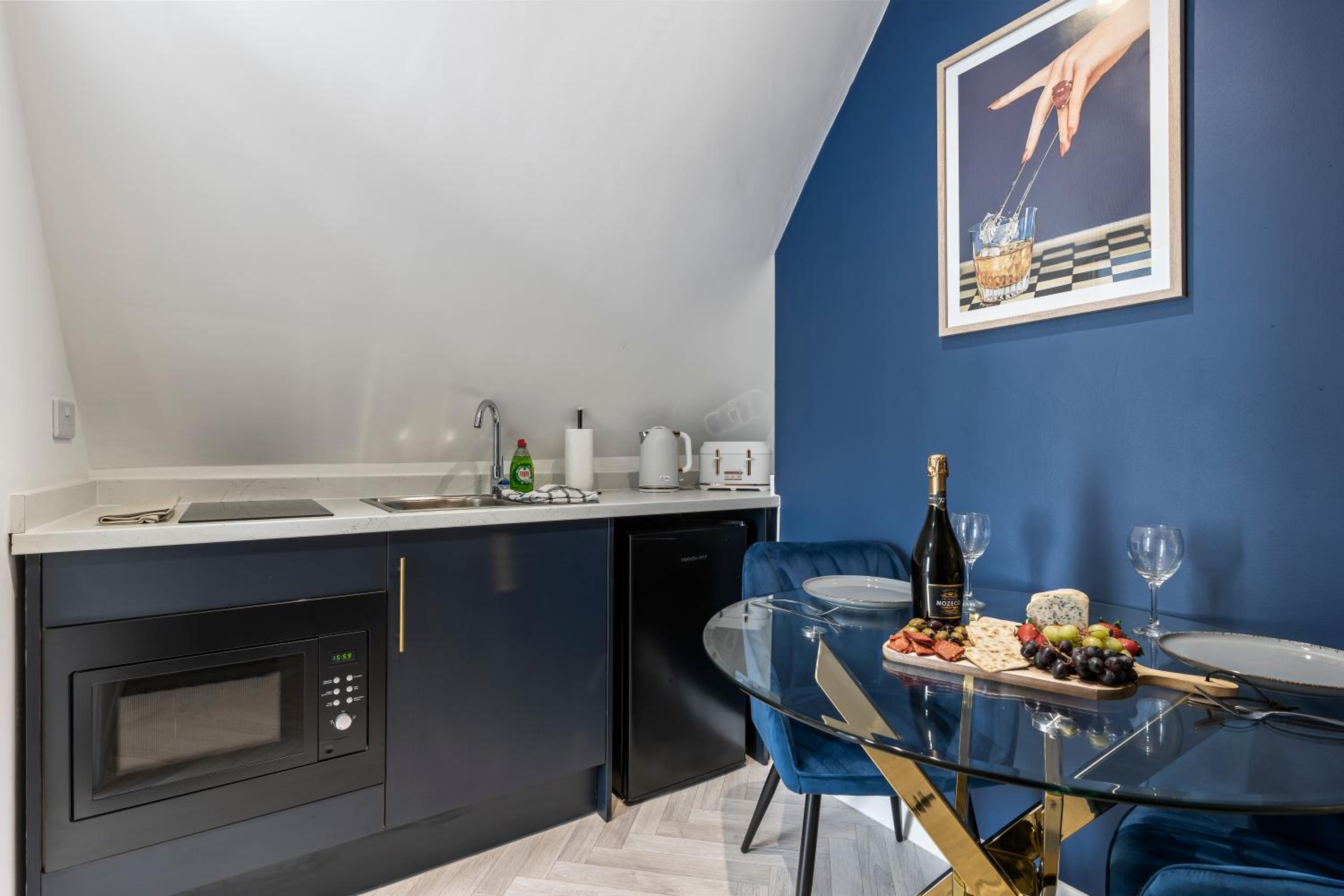 Penthouse Apartment - Photo 8