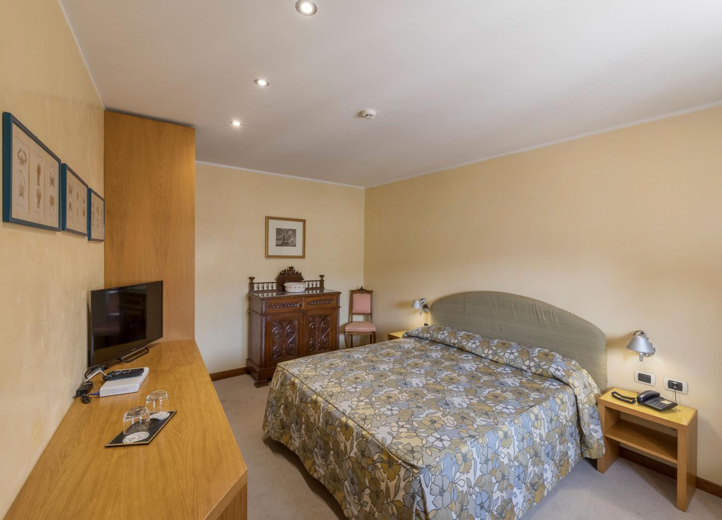 Classic Double Room - Photo 10