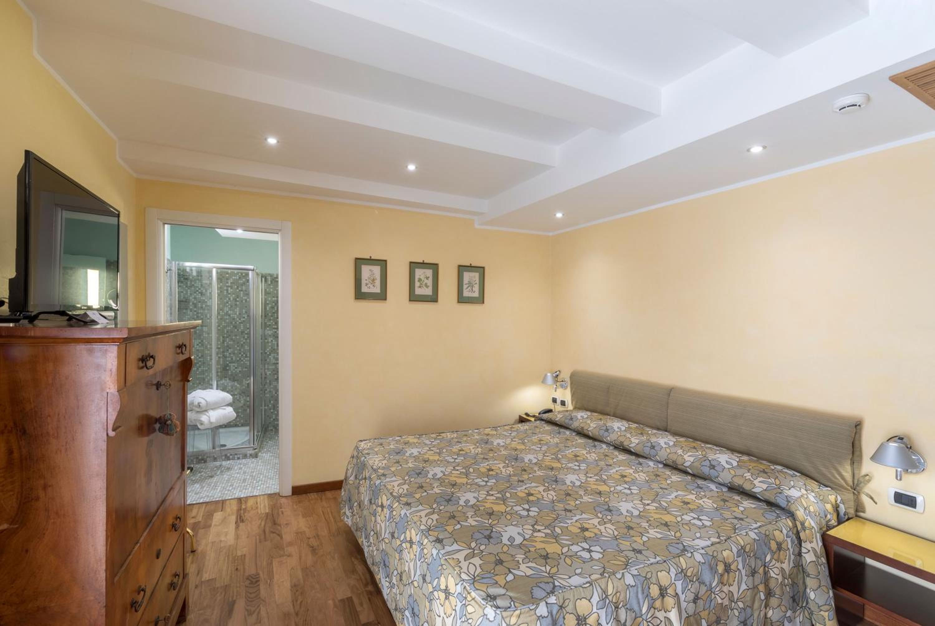 Classic Double Room - Photo 7