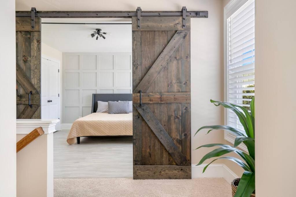 Three-Bedroom House photo 2