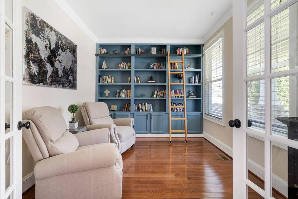 Three-Bedroom House photo 3