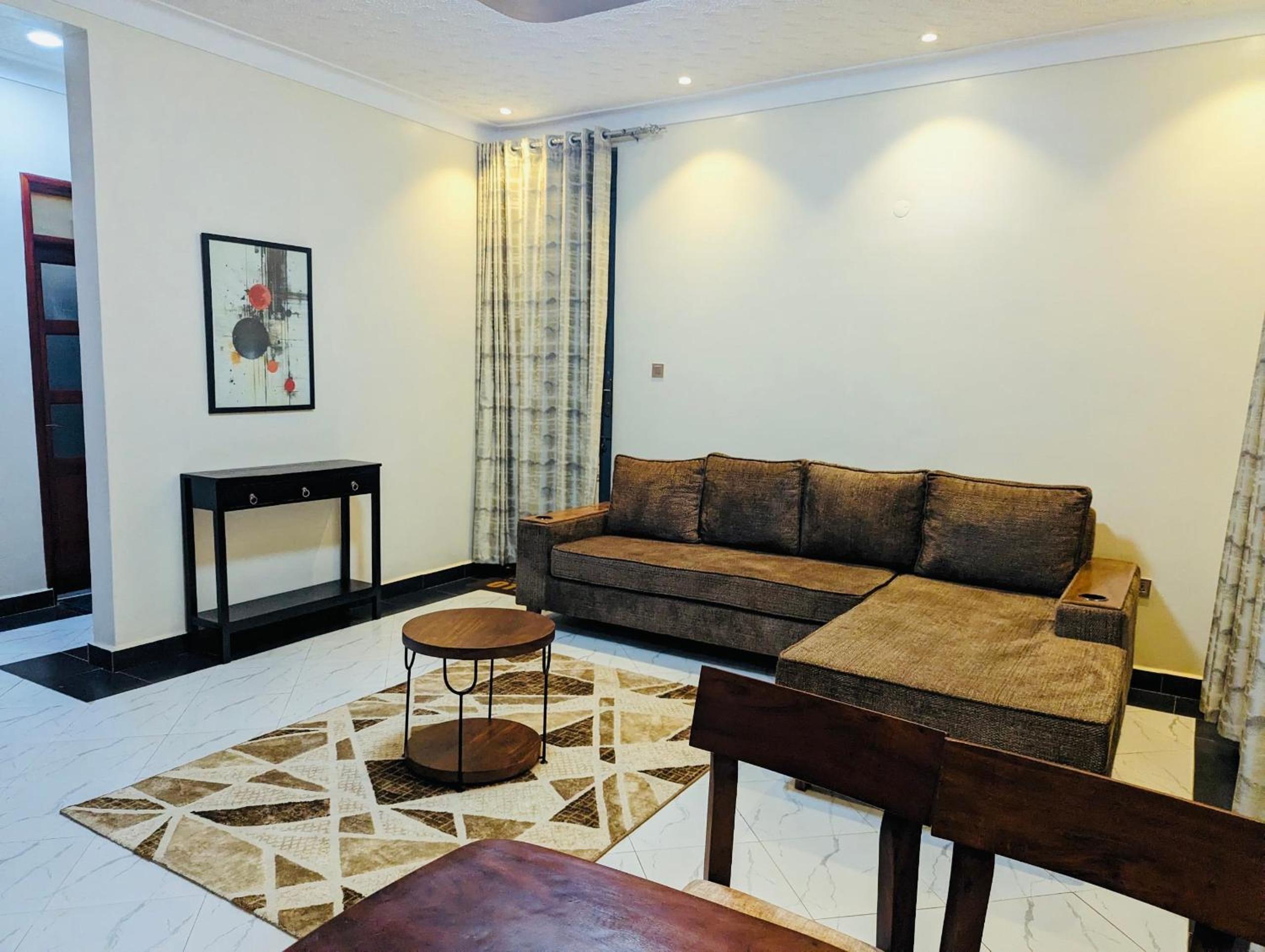 One-Bedroom Apartment photo 1