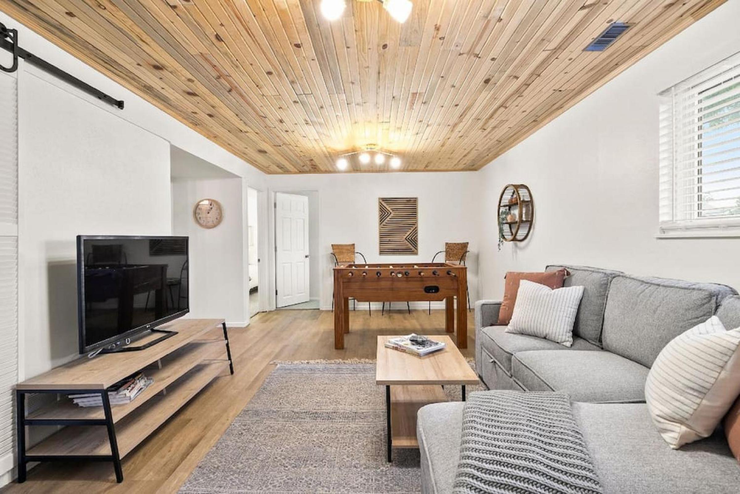 Five-Bedroom House photo 1