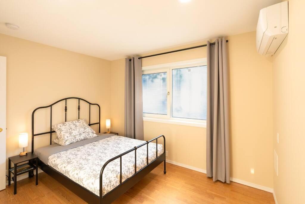 Five-Bedroom House photo 1