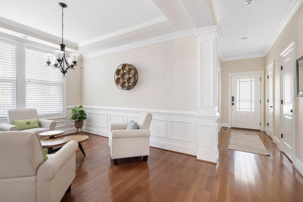 Three-Bedroom House photo 2