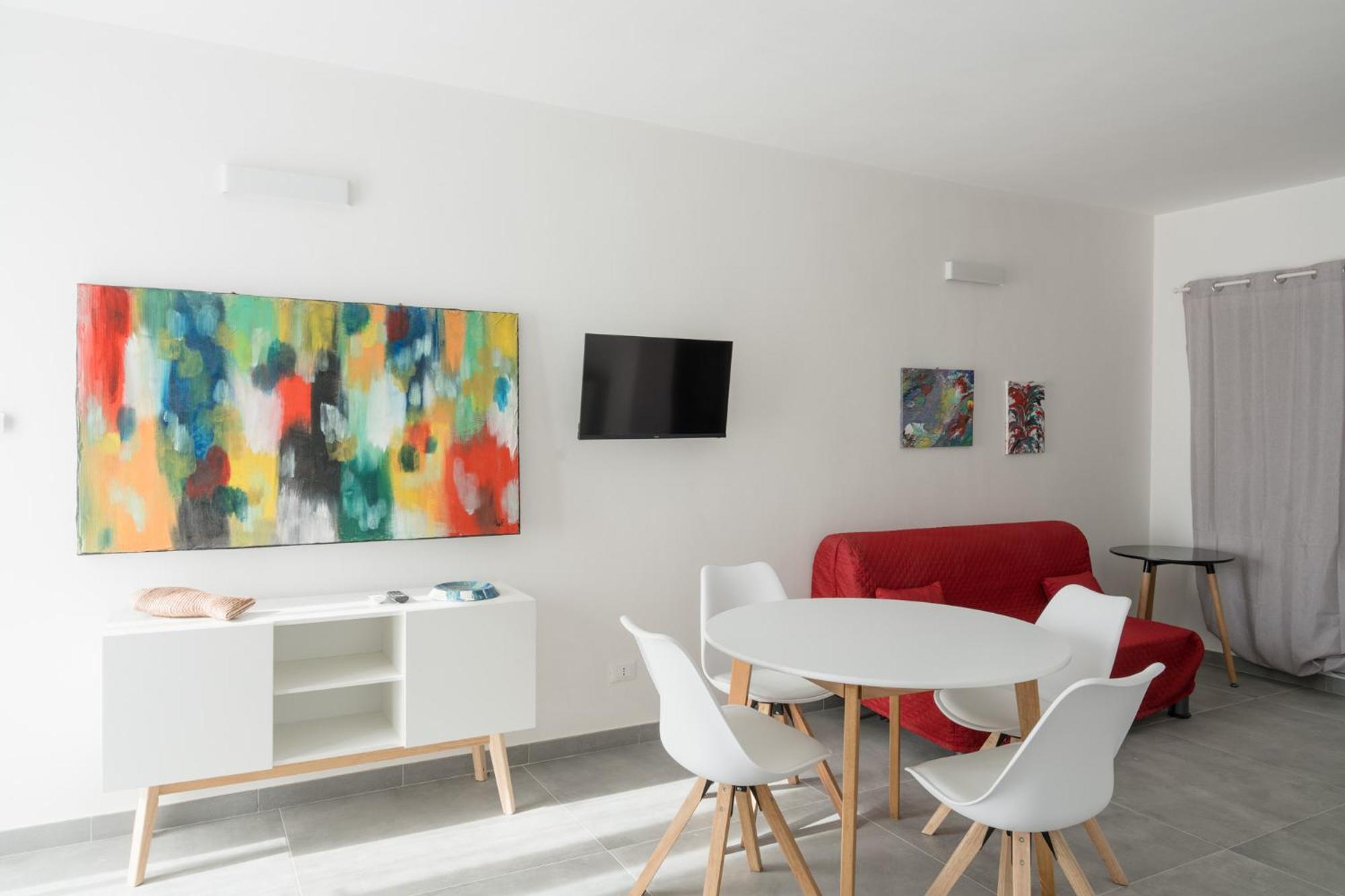 One-Bedroom Apartment photo 2
