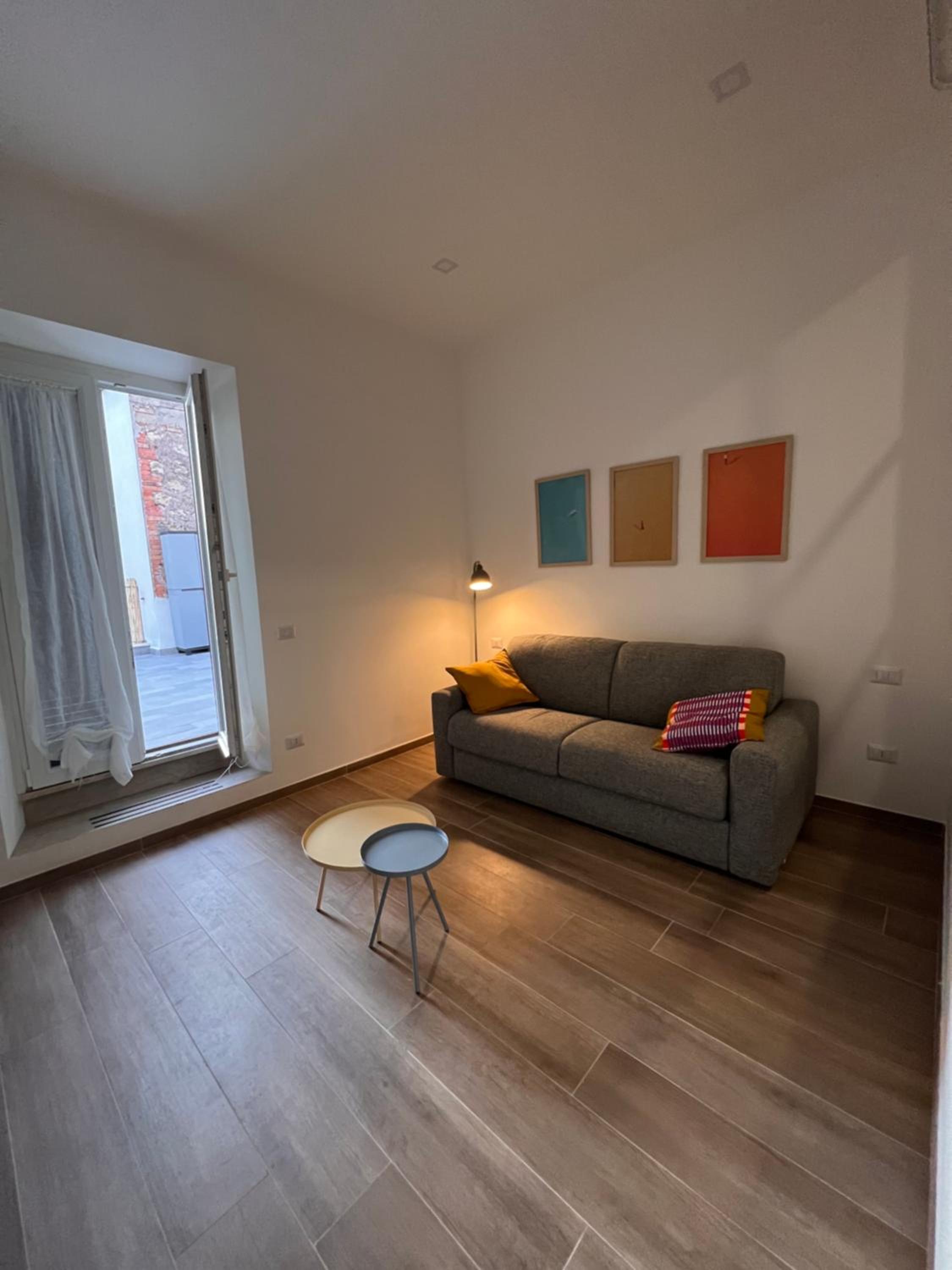 One-Bedroom Apartment photo 1