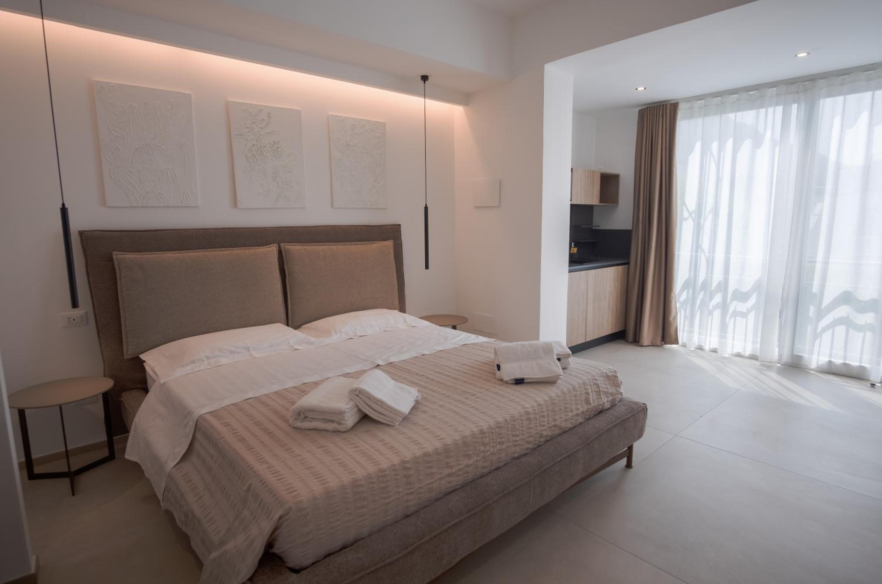 Deluxe Suite with Spa Bath - Photo 1