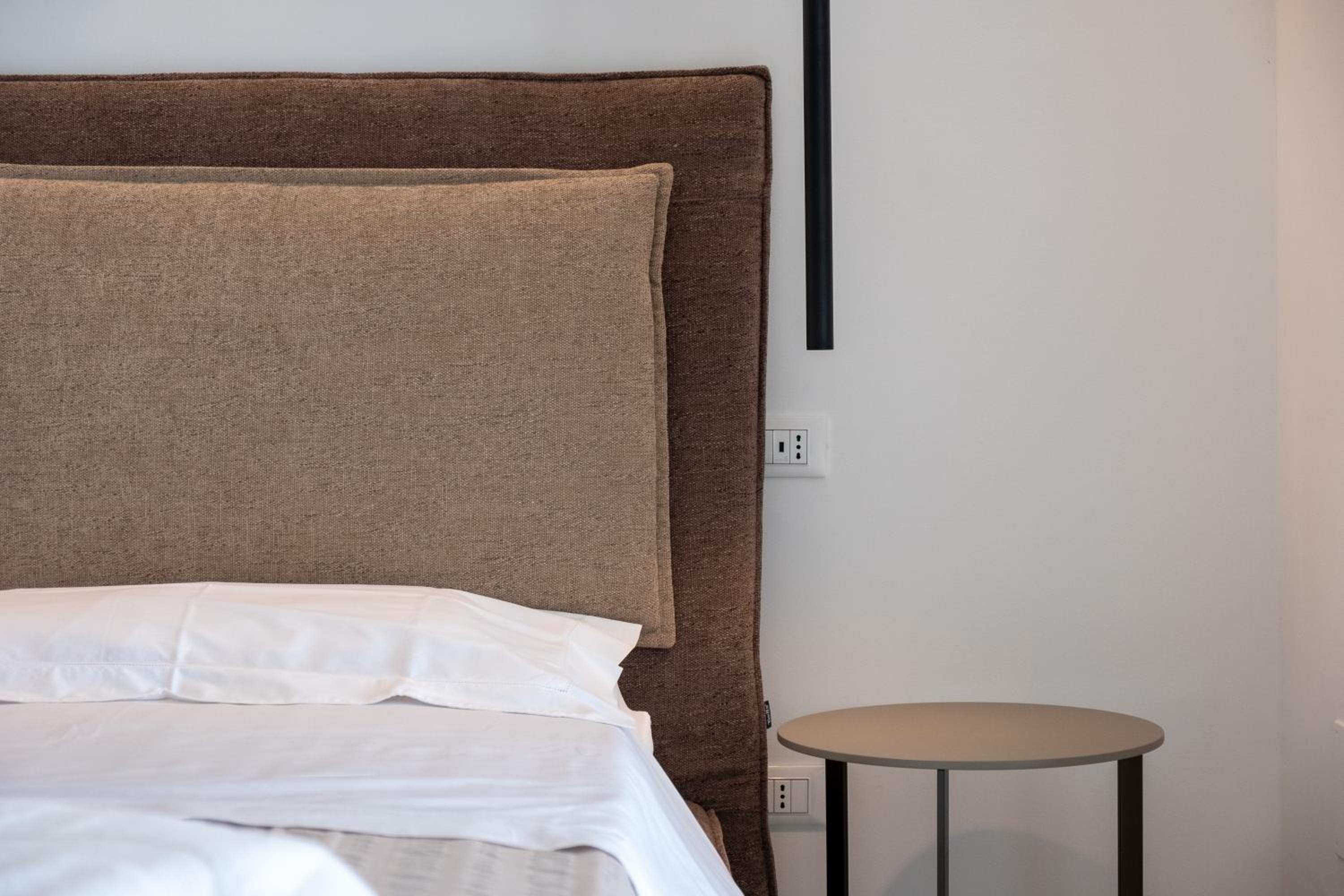 Deluxe Suite with Spa Bath - Photo 7