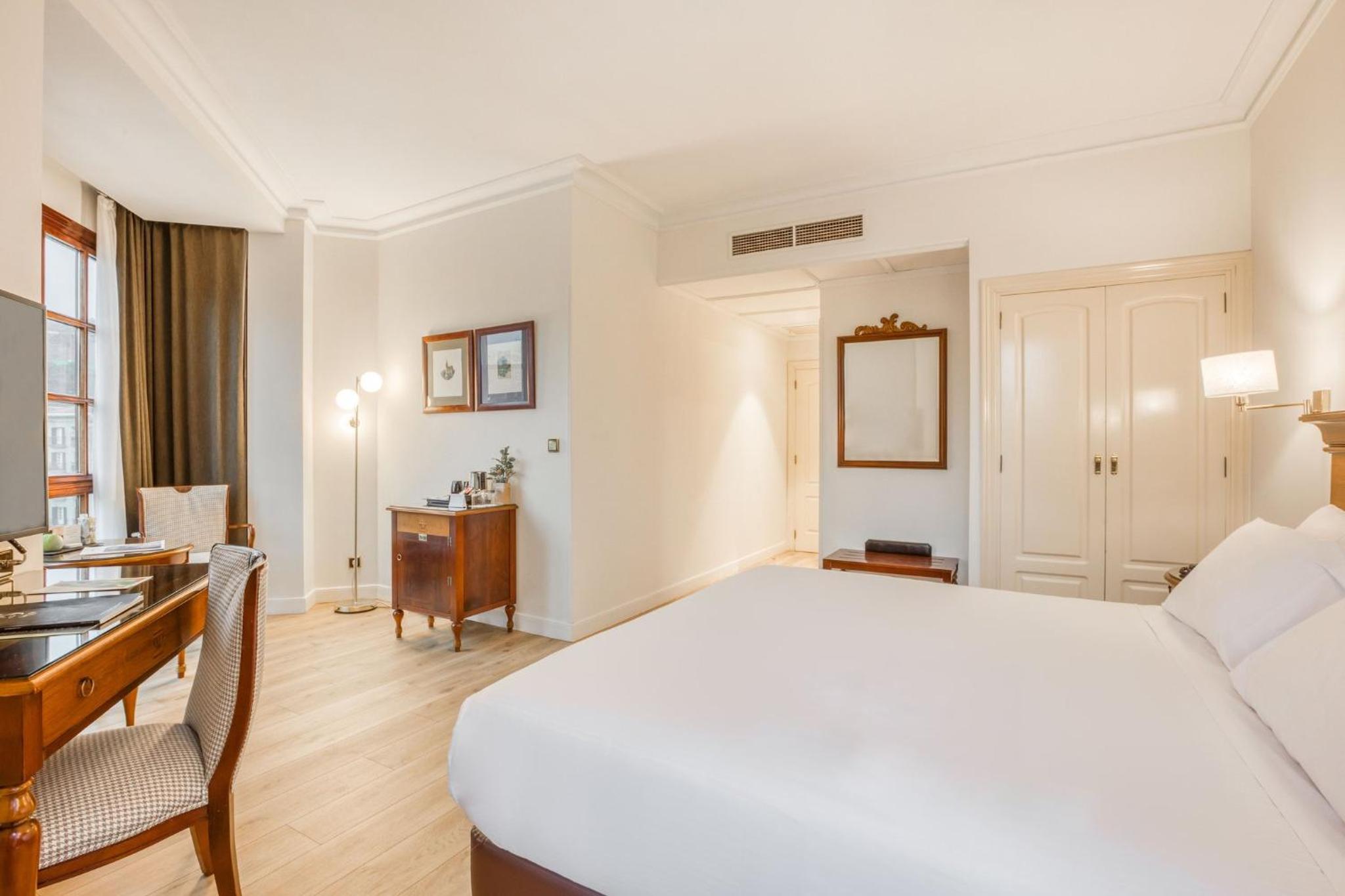 Superior Double or Twin Room photo 2