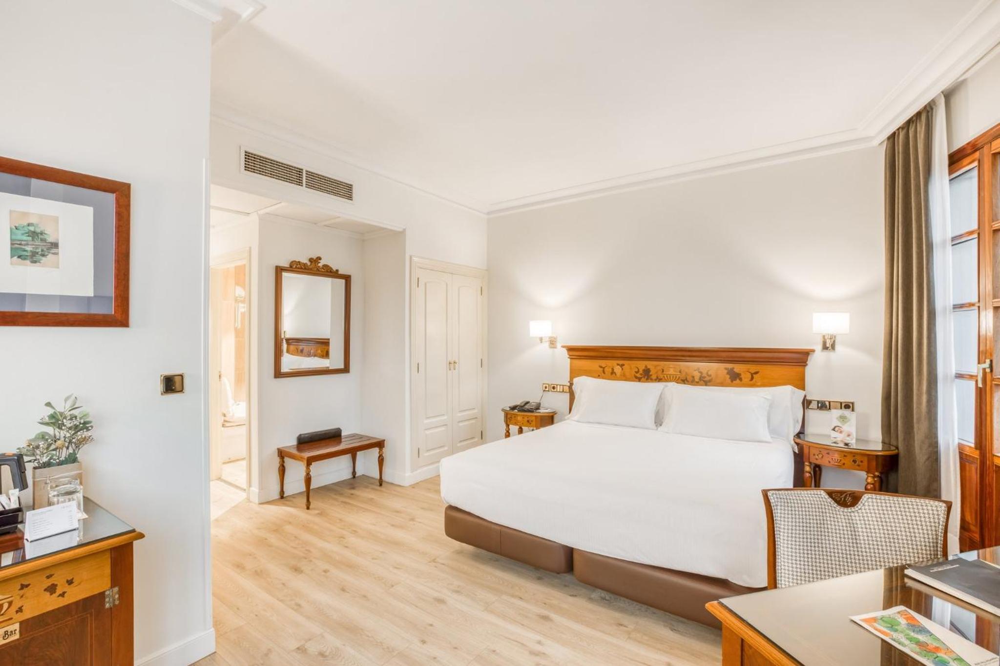 Superior Double or Twin Room photo 3