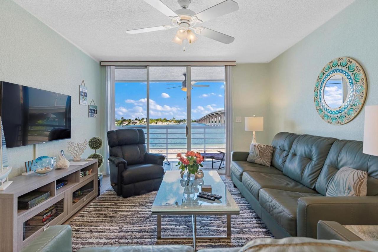 Two-Bedroom Apartment with Bay View photo 2