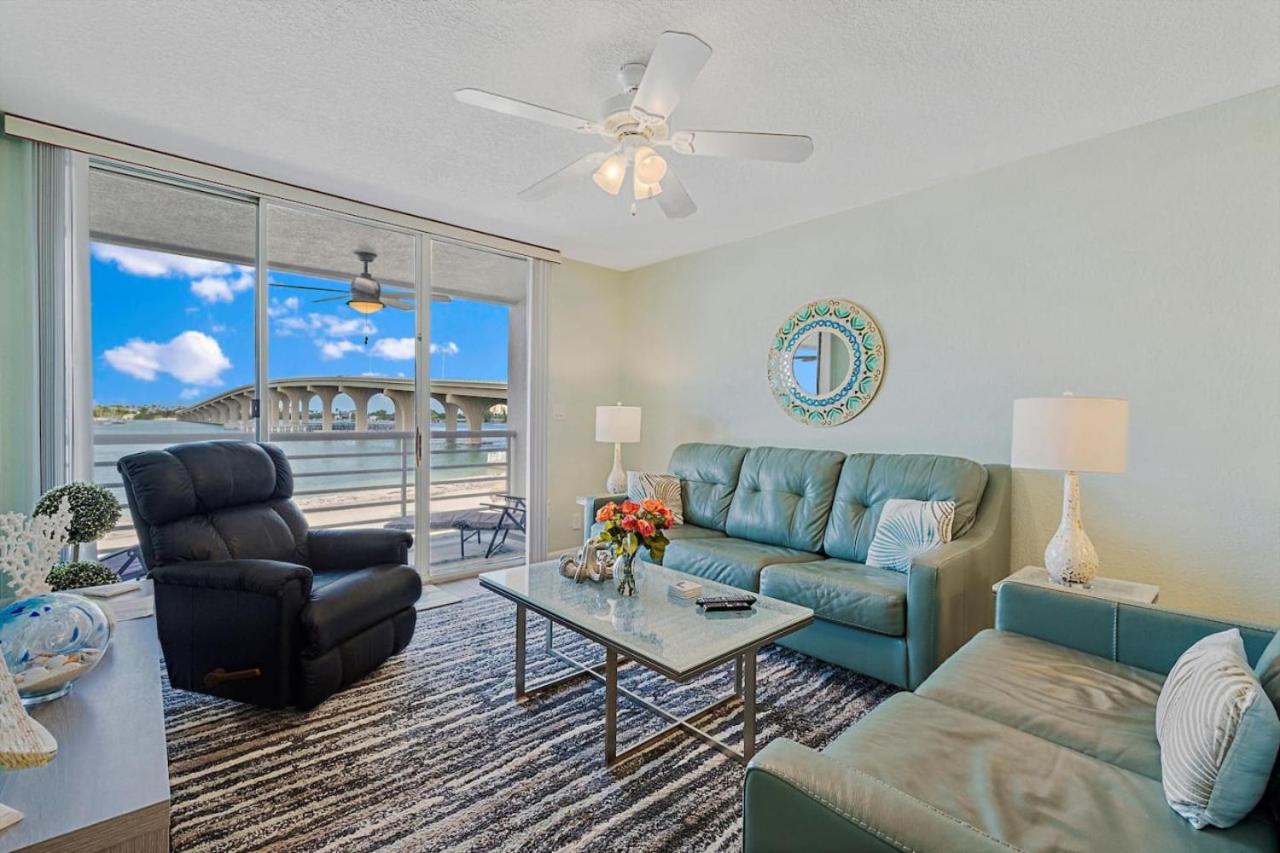 Two-Bedroom Apartment with Bay View photo 1