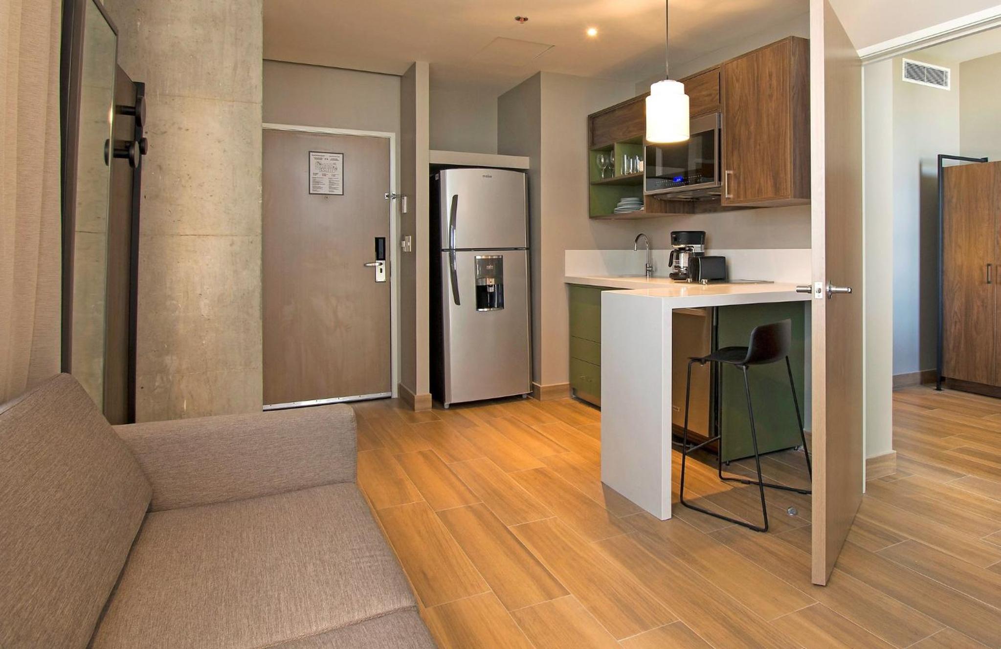 Suite, 1 Bedroom, Kitchen thumbnail 5