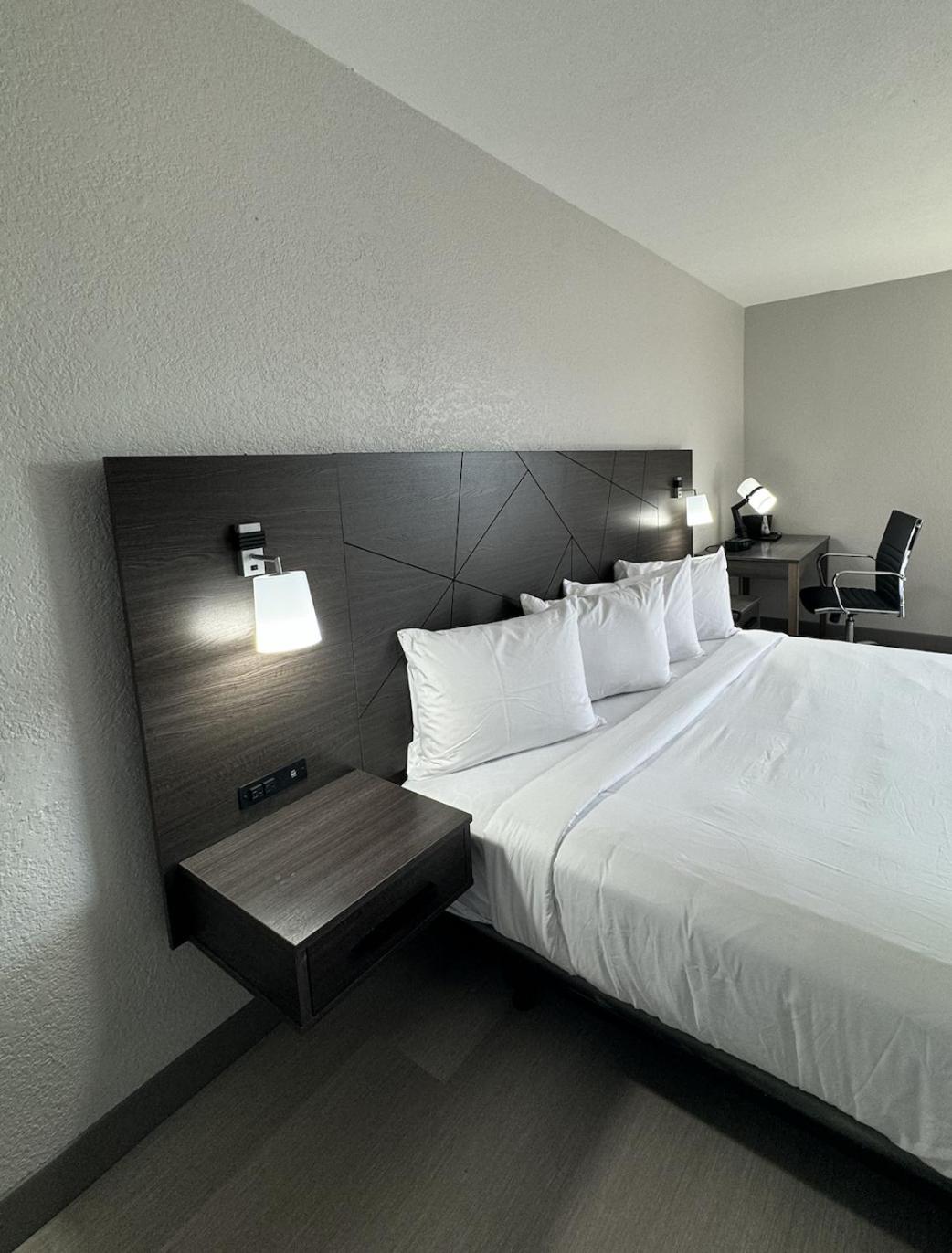 King Room - Disability Access photo 2