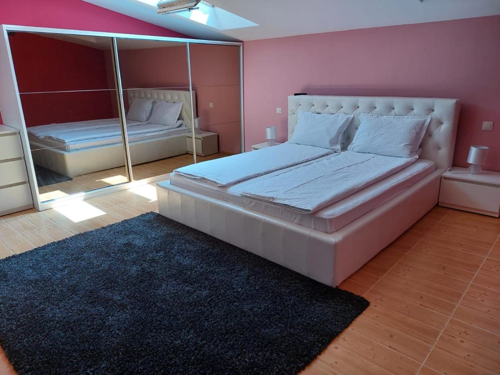 One-Bedroom Apartment - Photo 1