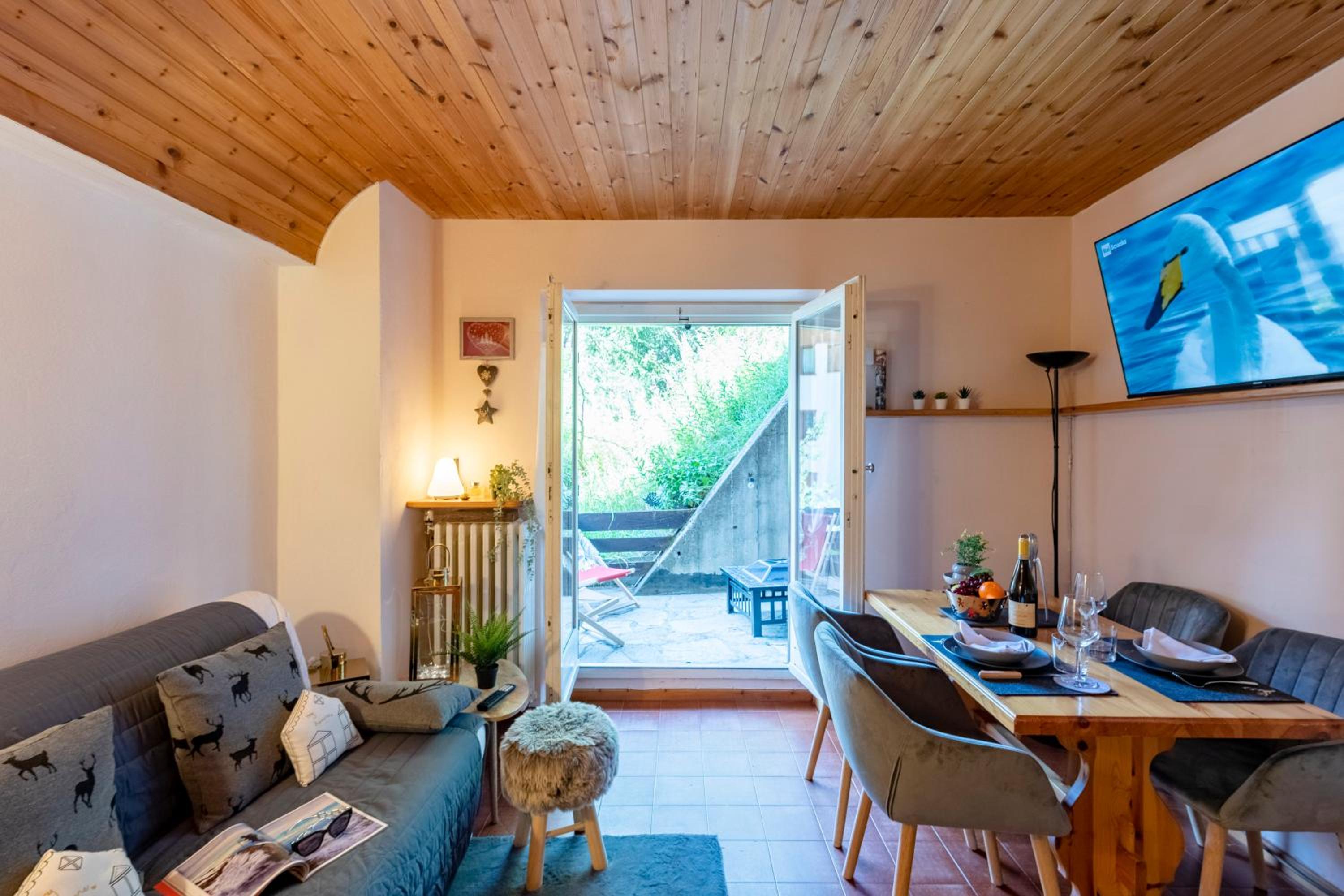 Apartment with Mountain View photo 1