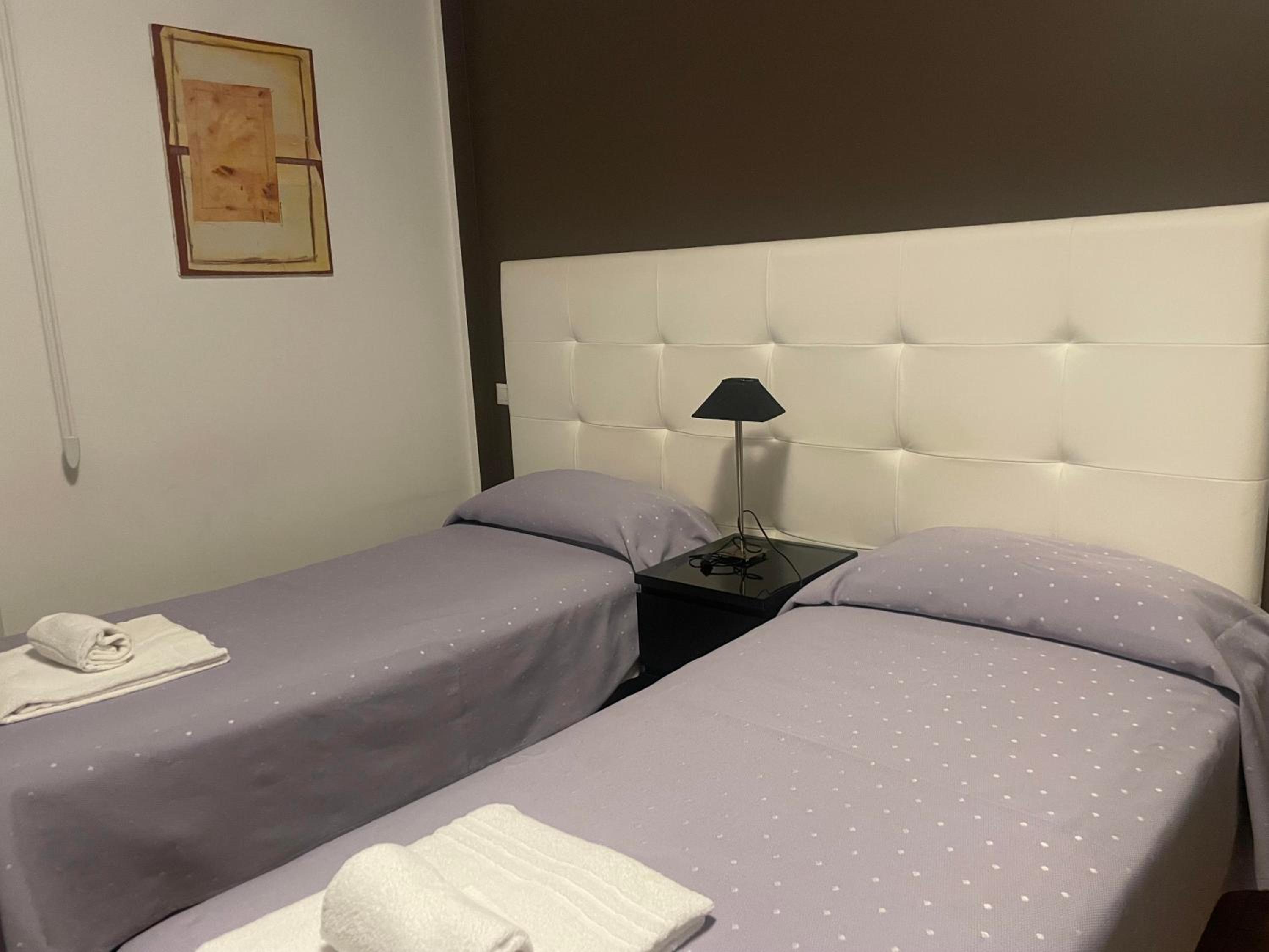 Standard Double or Twin Room with Garden View - Photo 4