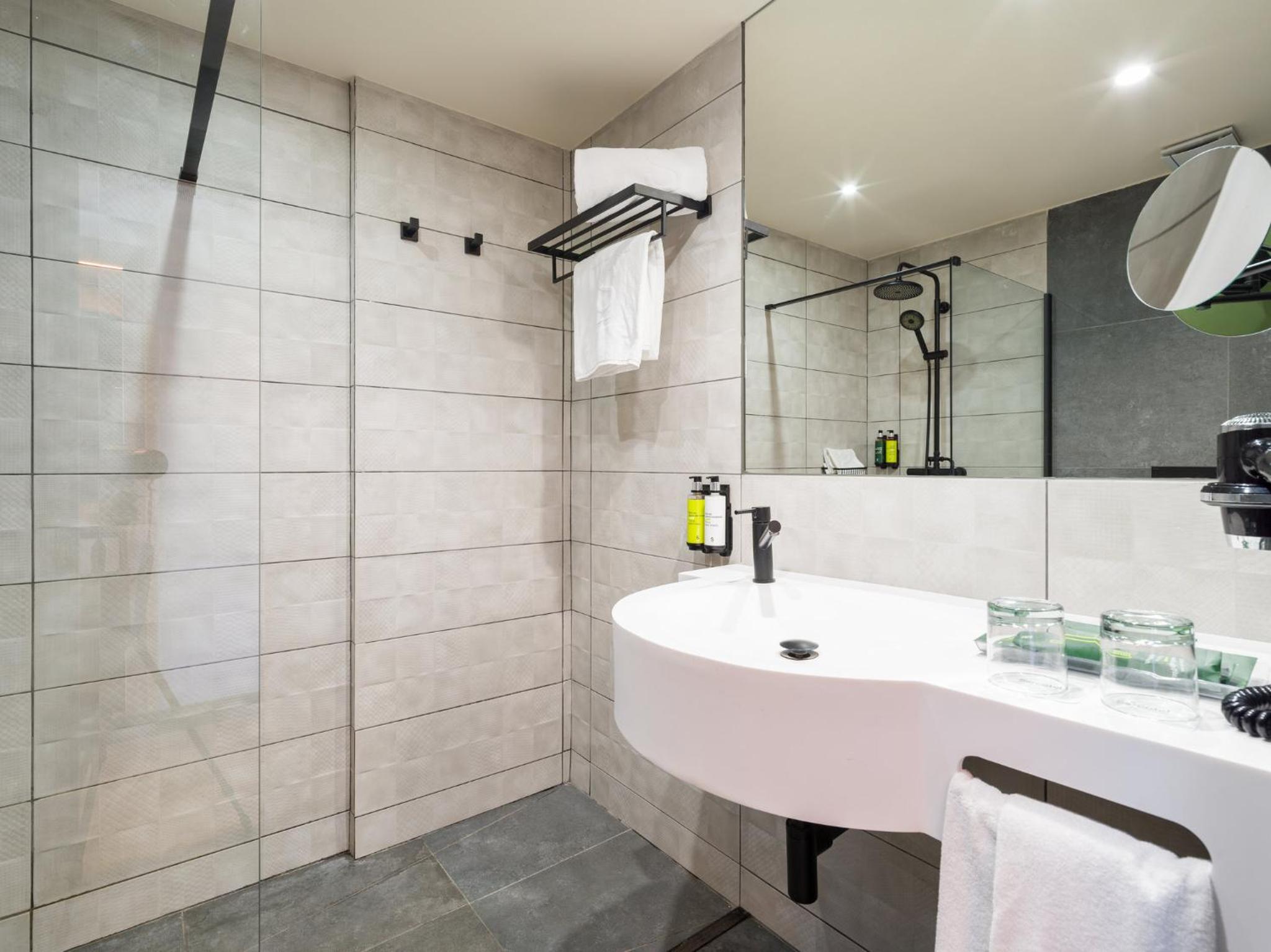 Deluxe Double Room with Balcony and Sea View - Photo 8