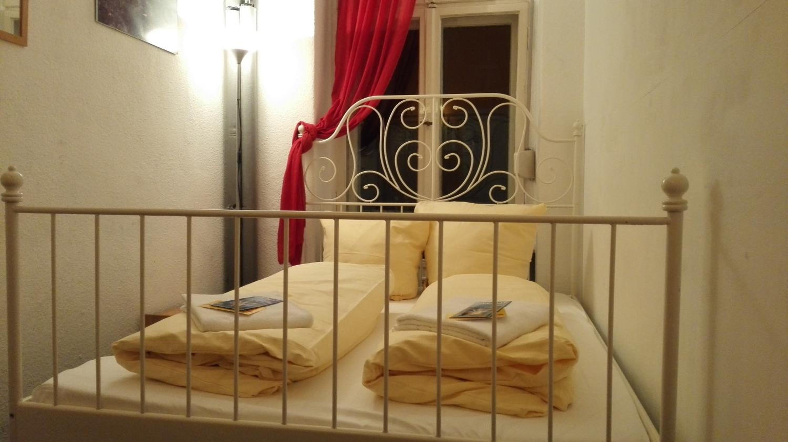 Budget Double Room with Shared Bathroom photo 3