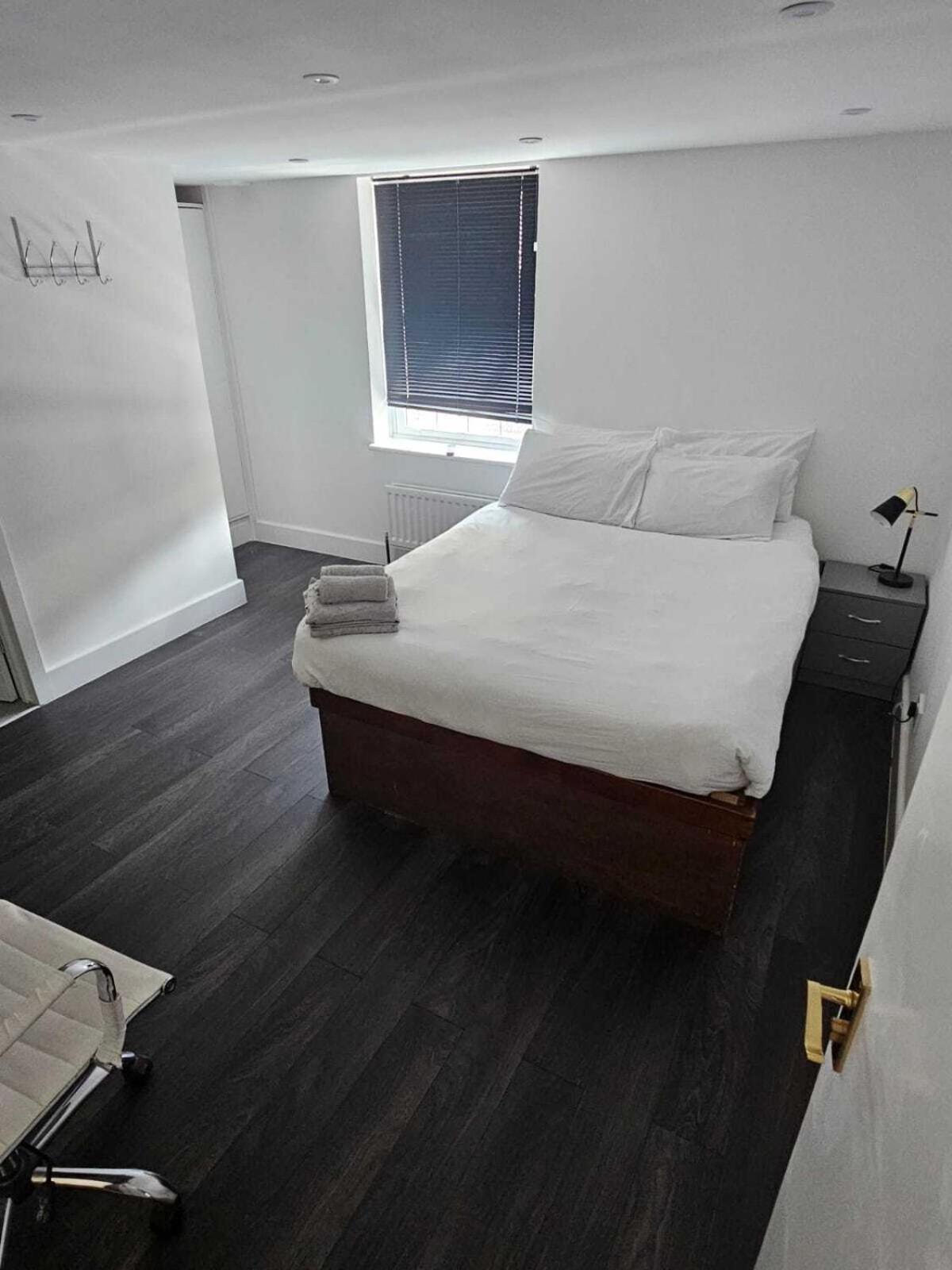 Apartment with Shower photo 3